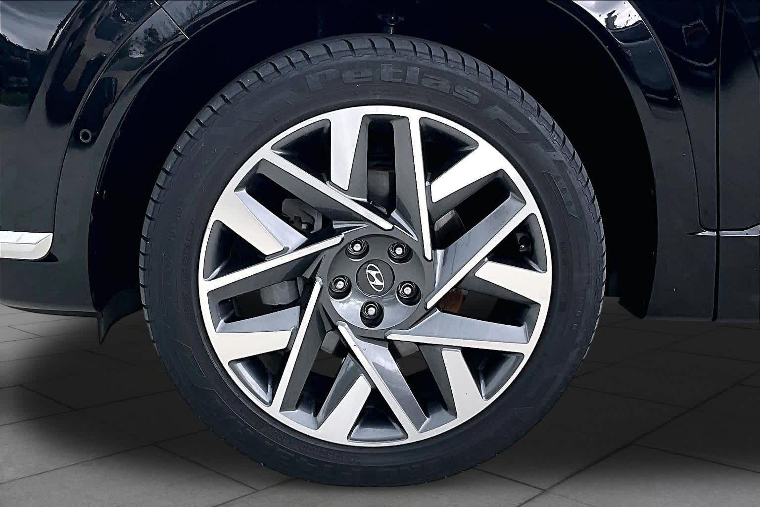 2021 Hyundai Santa Fe Calligraphy Twilight Black at HGreg Houston