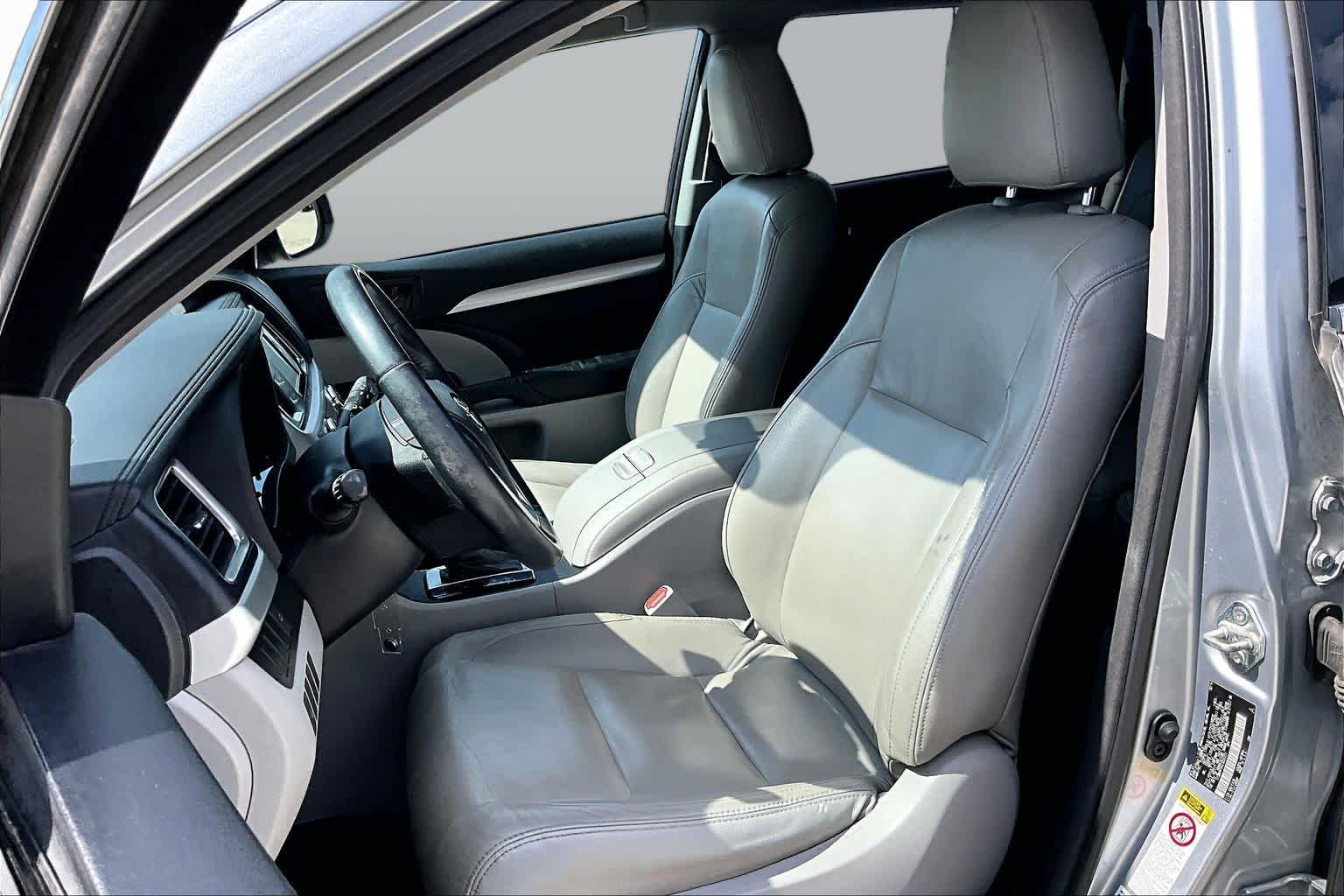 2014 Toyota Highlander photo 8 of 31