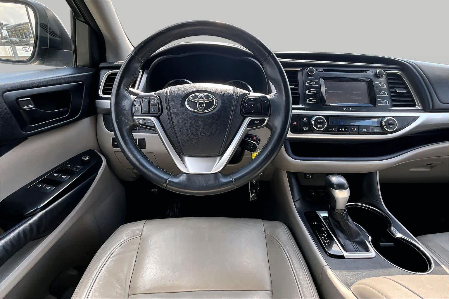 2014 Toyota Highlander photo 6 of 31