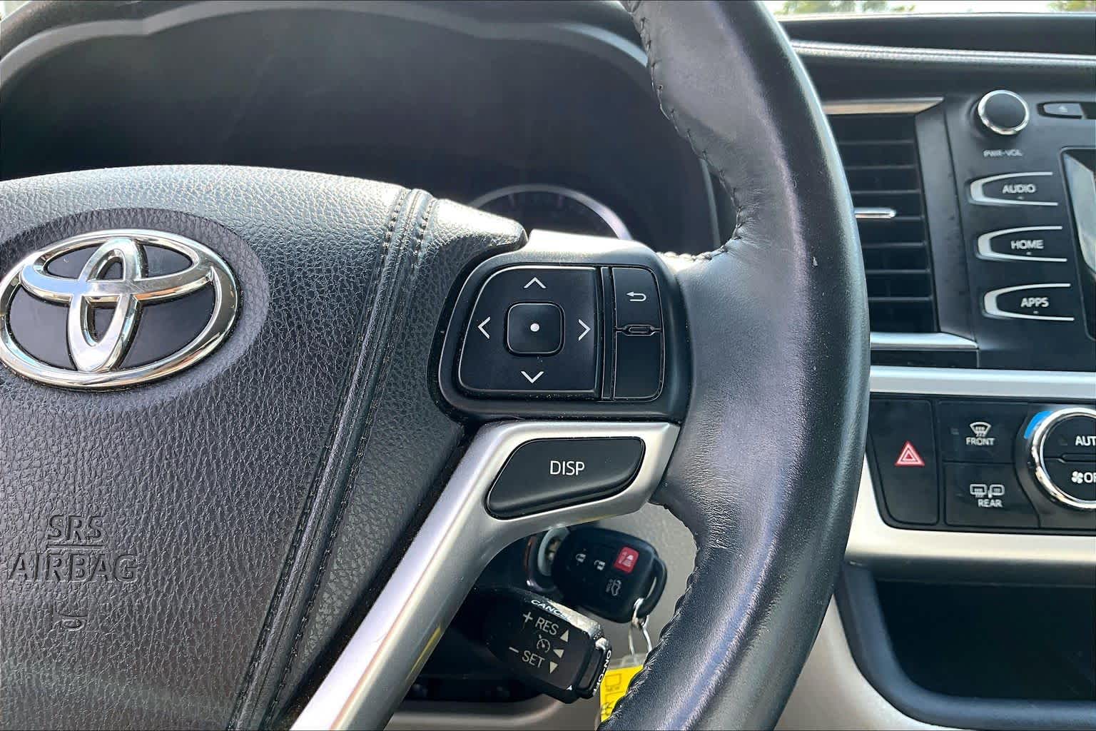 2014 Toyota Highlander photo 23 of 31