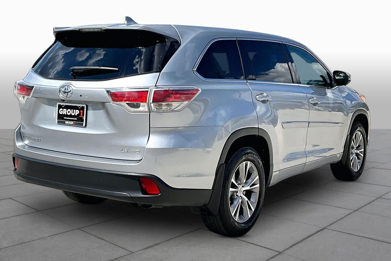 2014 Toyota Highlander photo 12 of 31