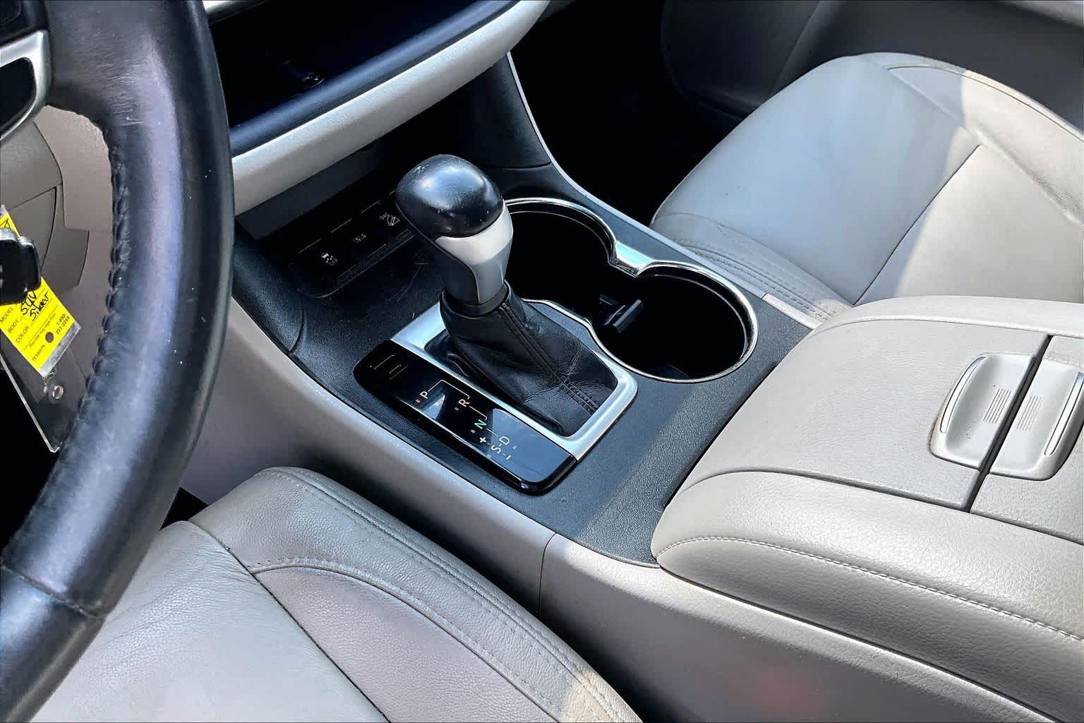 2014 Toyota Highlander photo 15 of 31