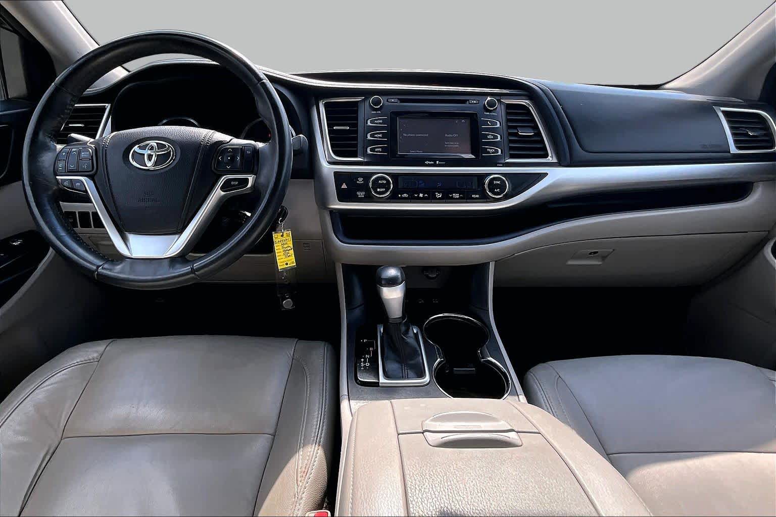 2014 Toyota Highlander photo 14 of 31