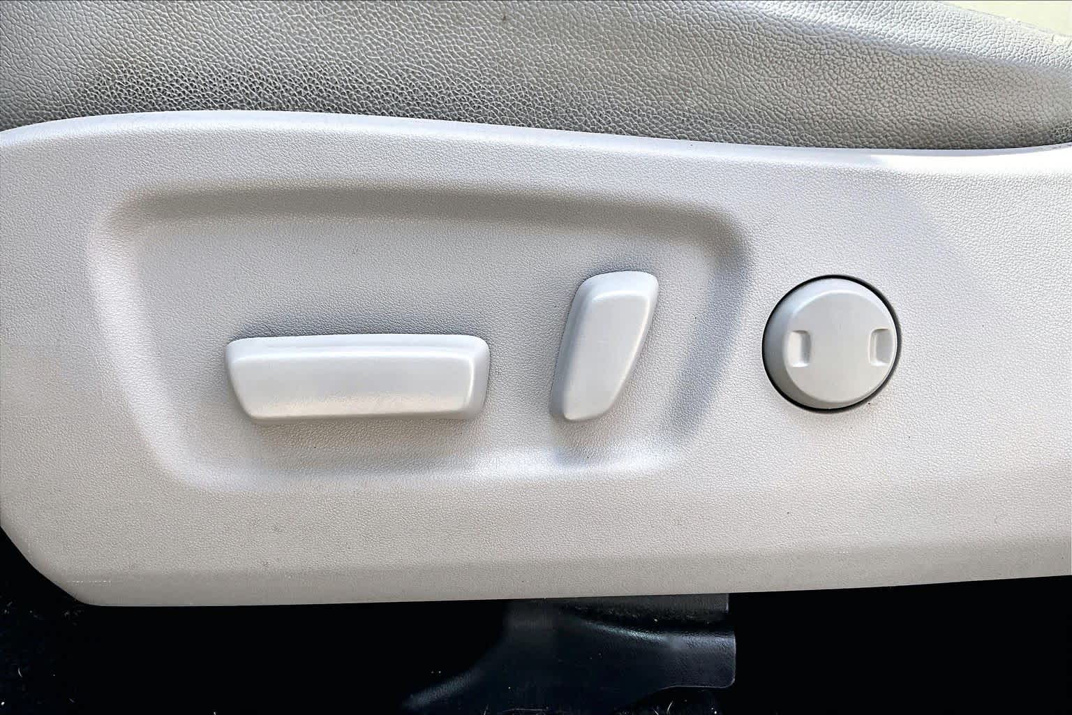 2014 Toyota Highlander photo 29 of 31