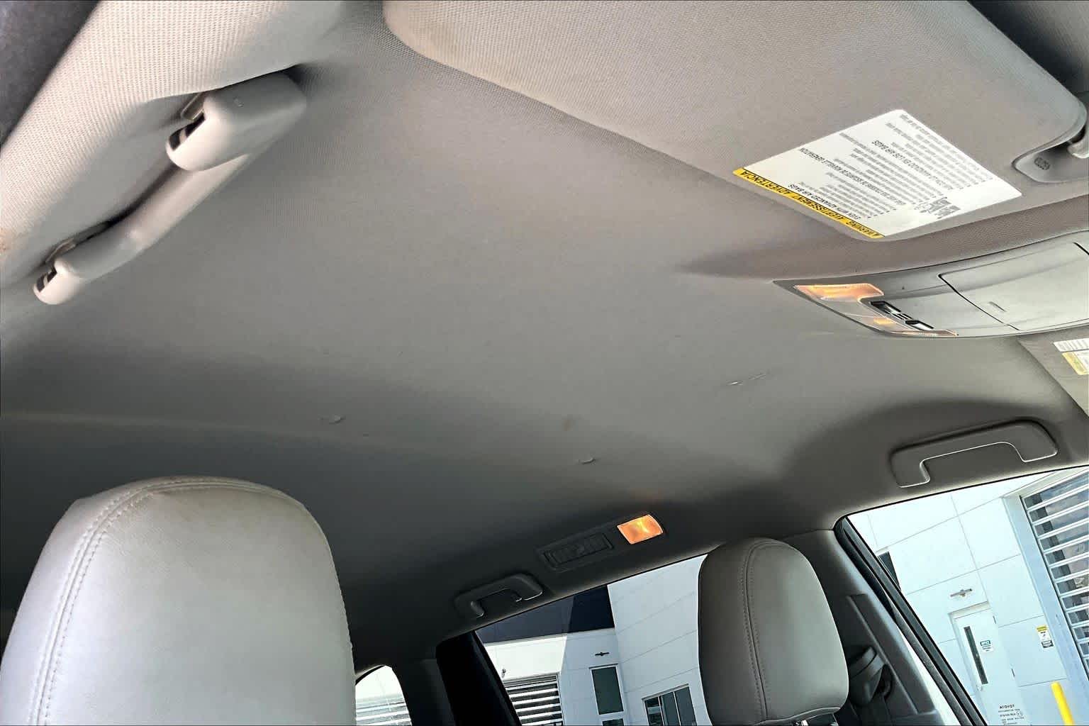 2014 Toyota Highlander photo 13 of 31
