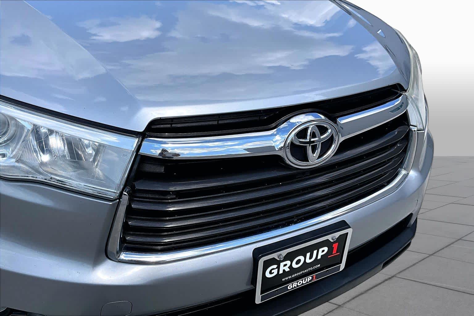 2014 Toyota Highlander photo 27 of 31