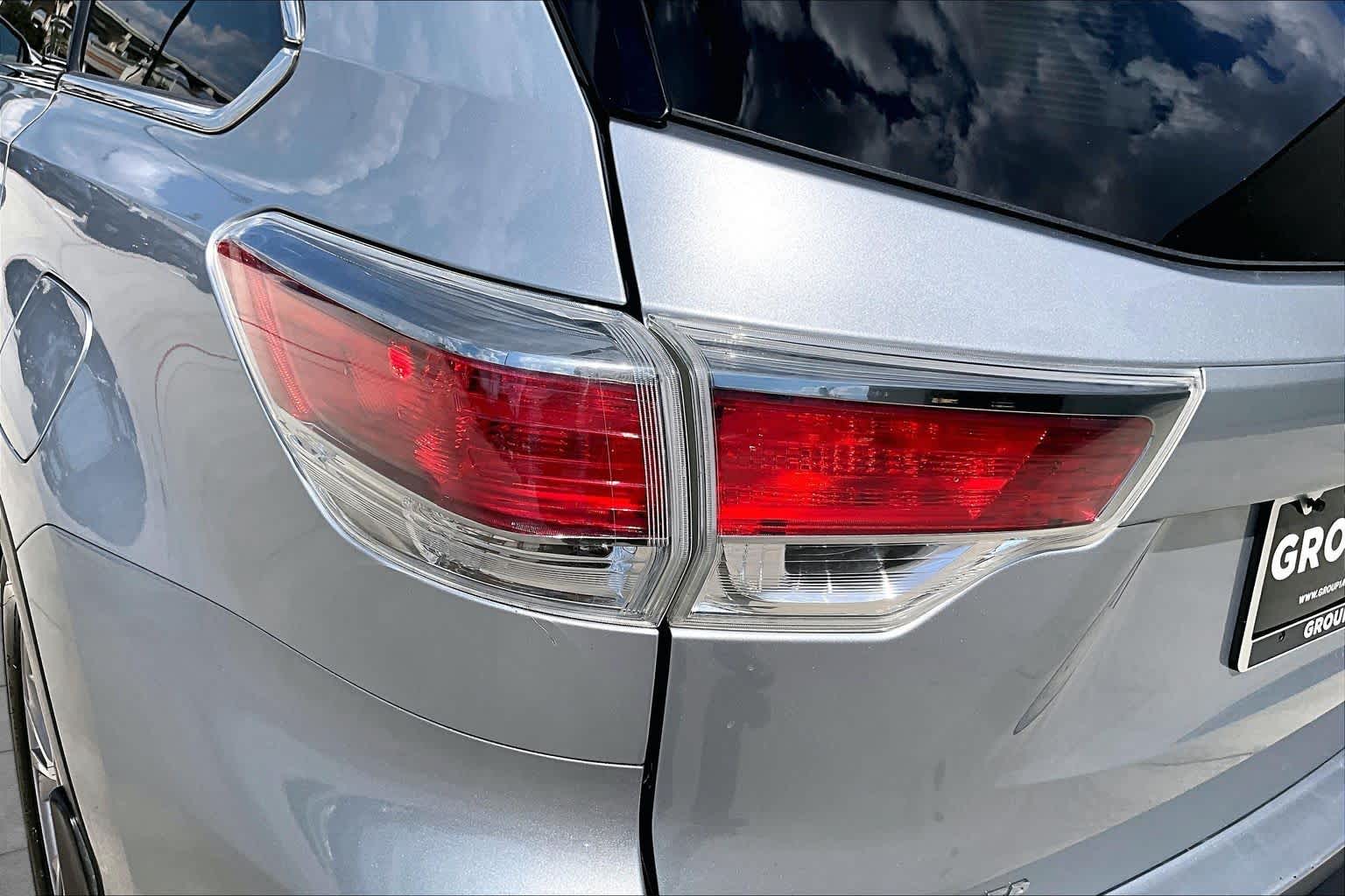 2014 Toyota Highlander photo 26 of 31