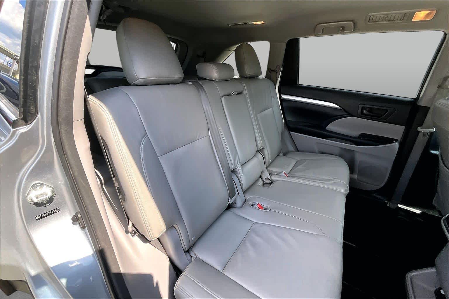 2014 Toyota Highlander photo 19 of 31