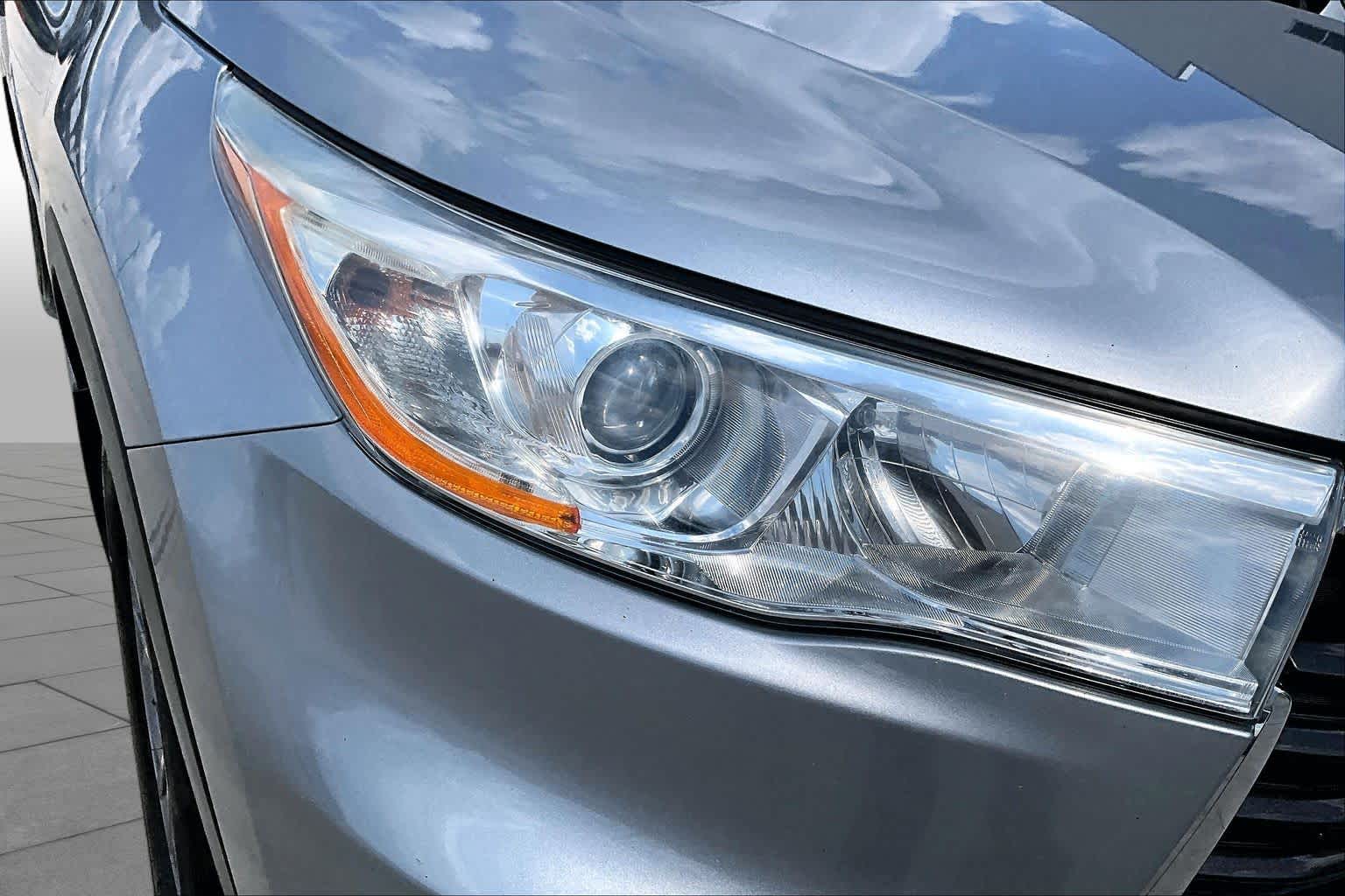 2014 Toyota Highlander photo 25 of 31