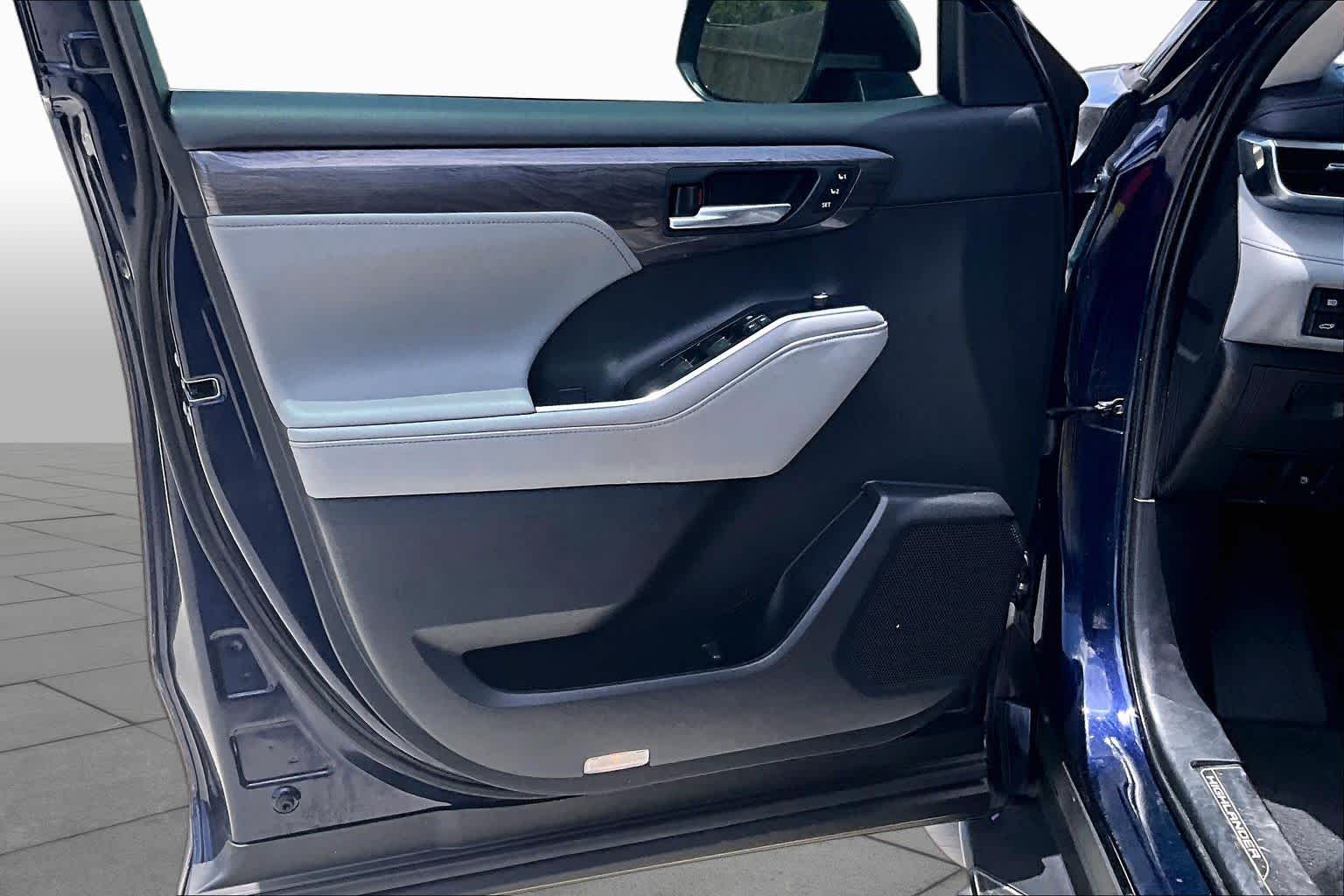 2021 Toyota Highlander Platinum Blueprint at HGreg Houston