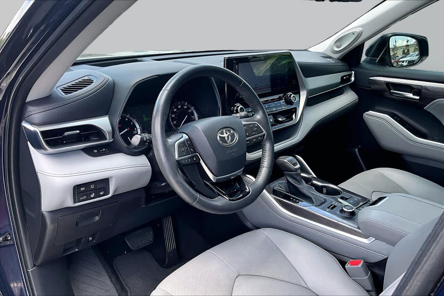 2021 Toyota Highlander Platinum Blueprint at HGreg Houston