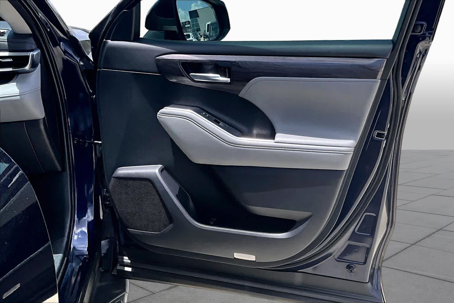 2021 Toyota Highlander Platinum Blueprint at HGreg Houston