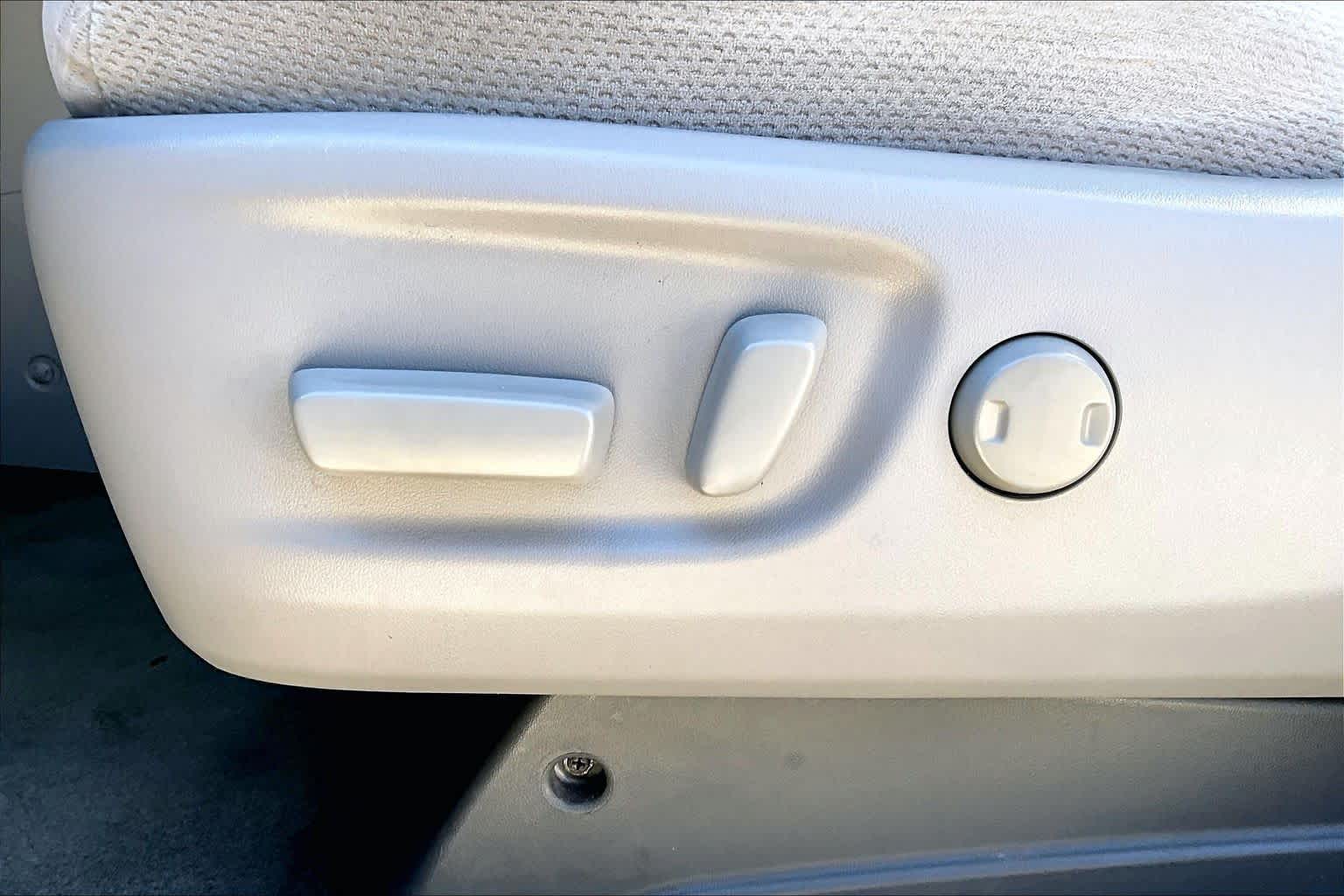 2017 Toyota Sienna photo 25 of 26