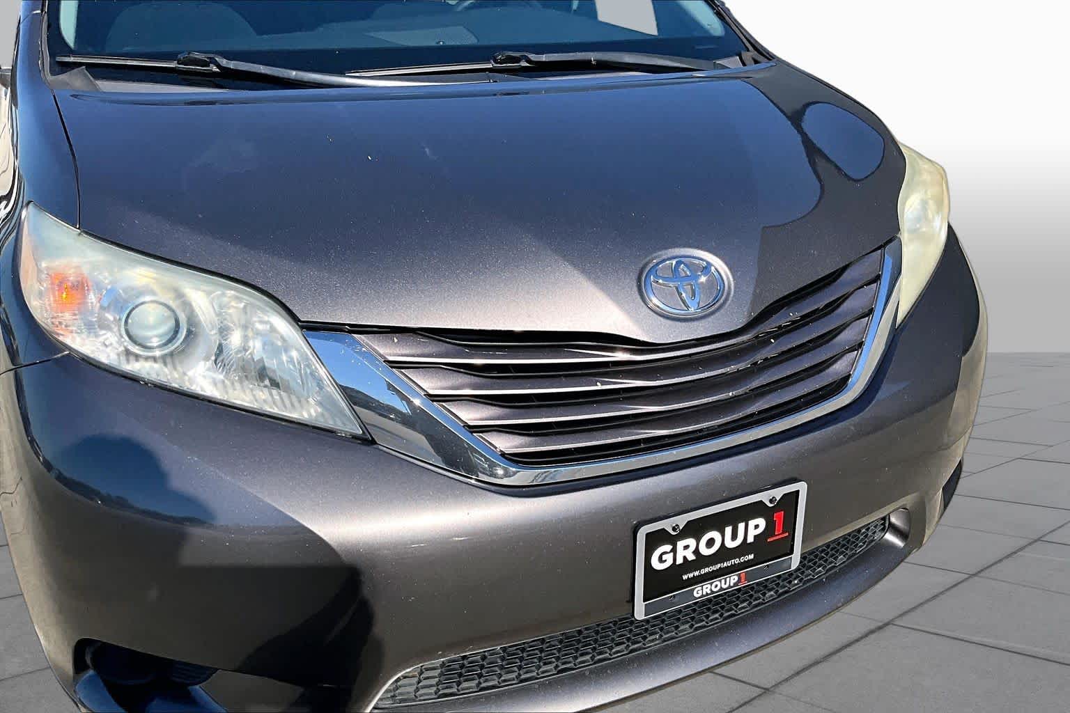 2017 Toyota Sienna photo 24 of 26