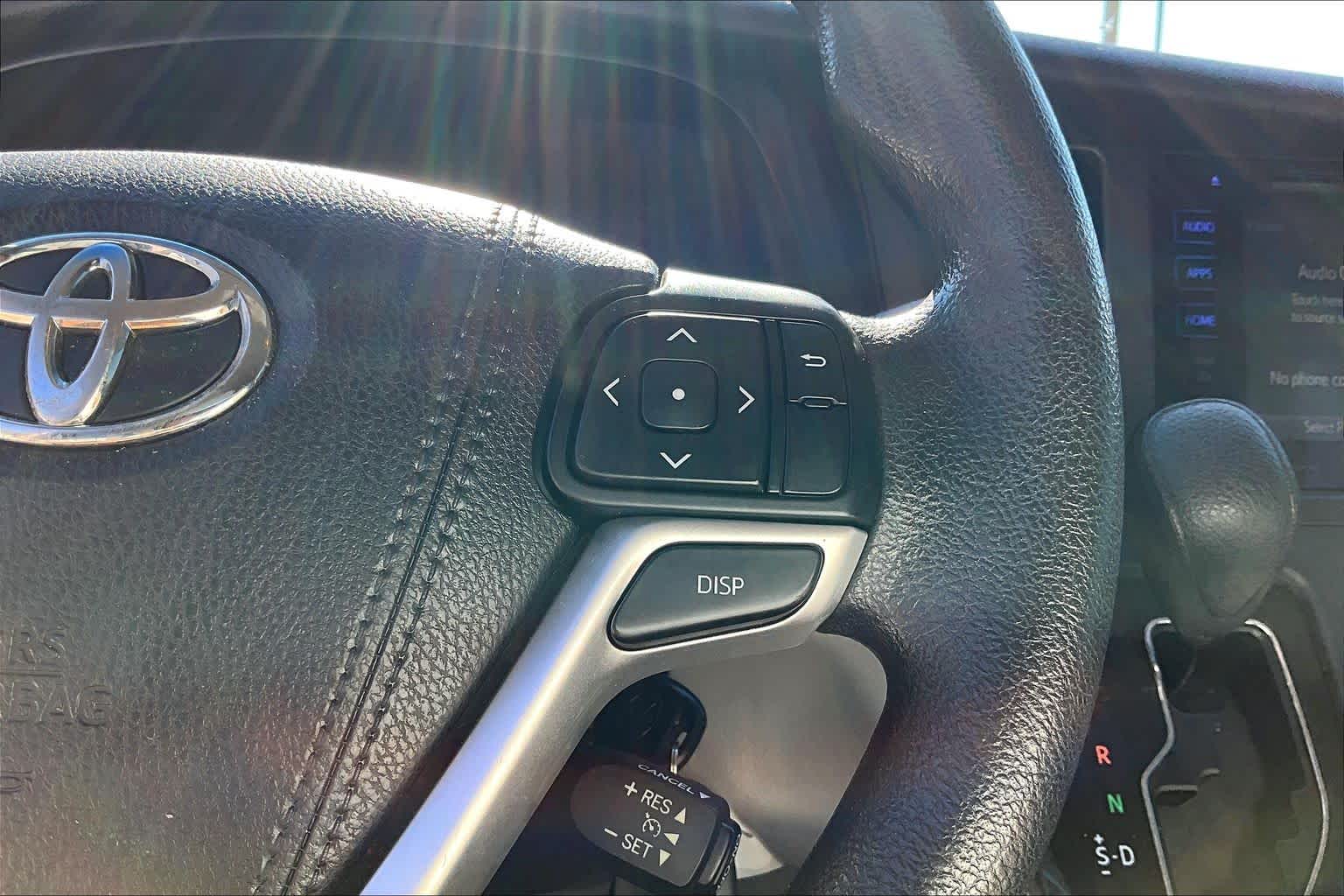 2017 Toyota Sienna photo 20 of 26