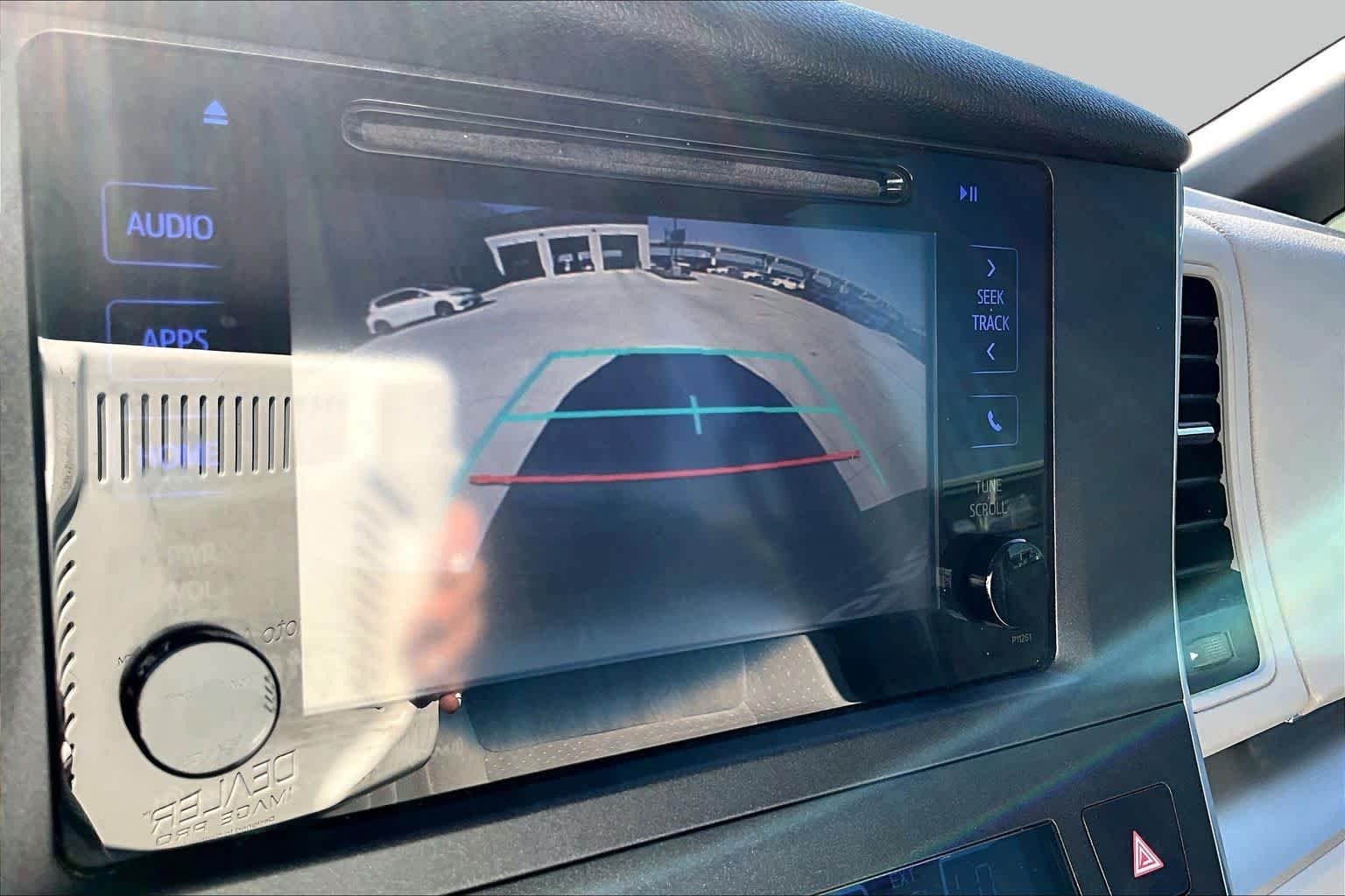 2017 Toyota Sienna photo 21 of 26