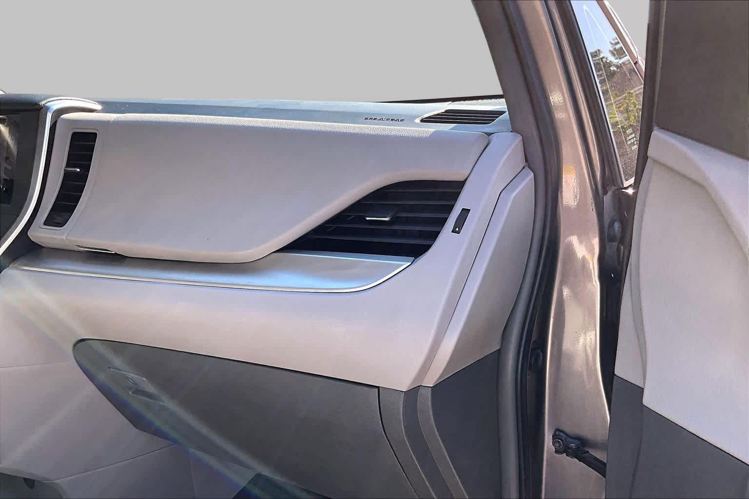 2017 Toyota Sienna photo 14 of 26