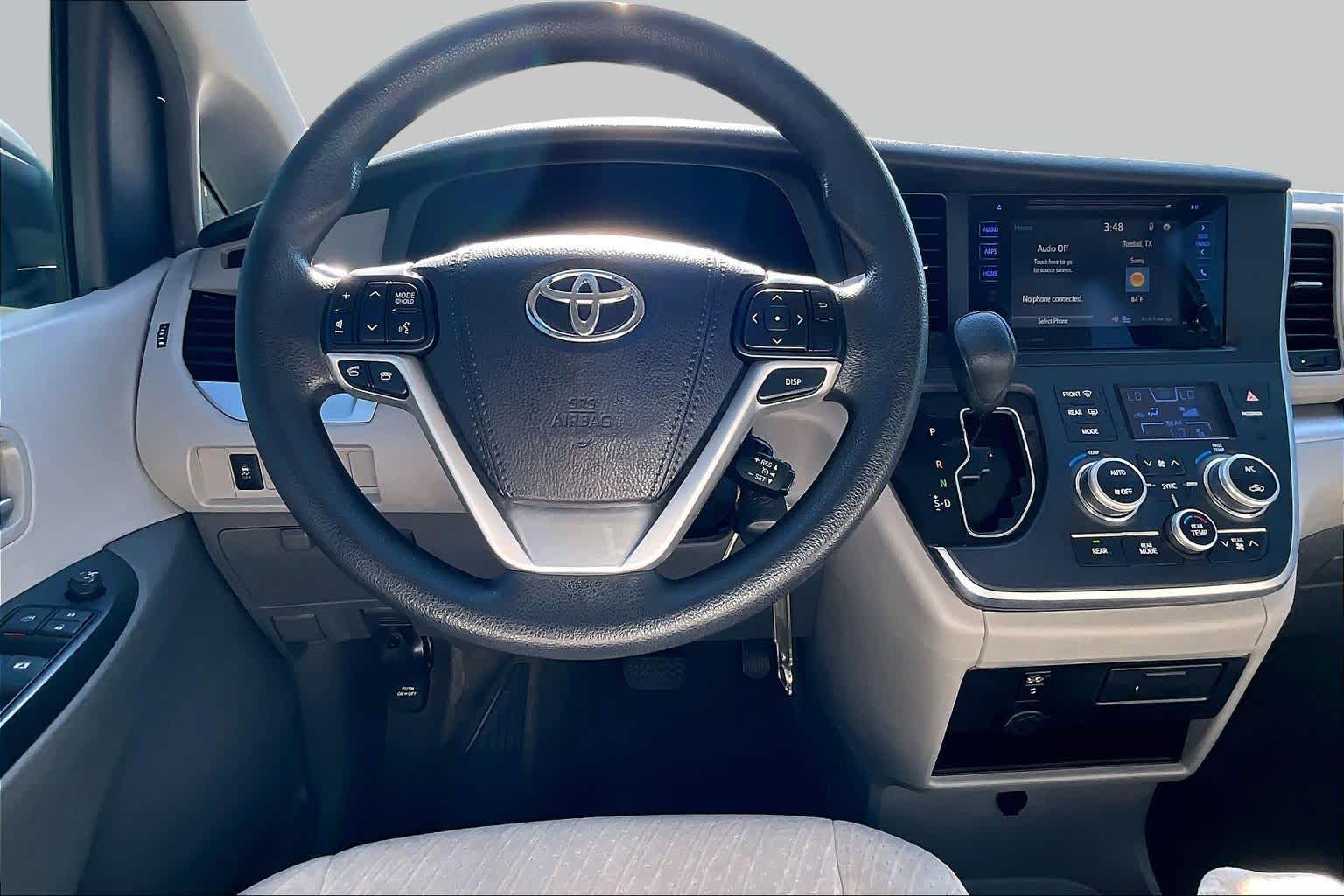 2017 Toyota Sienna photo 5 of 26