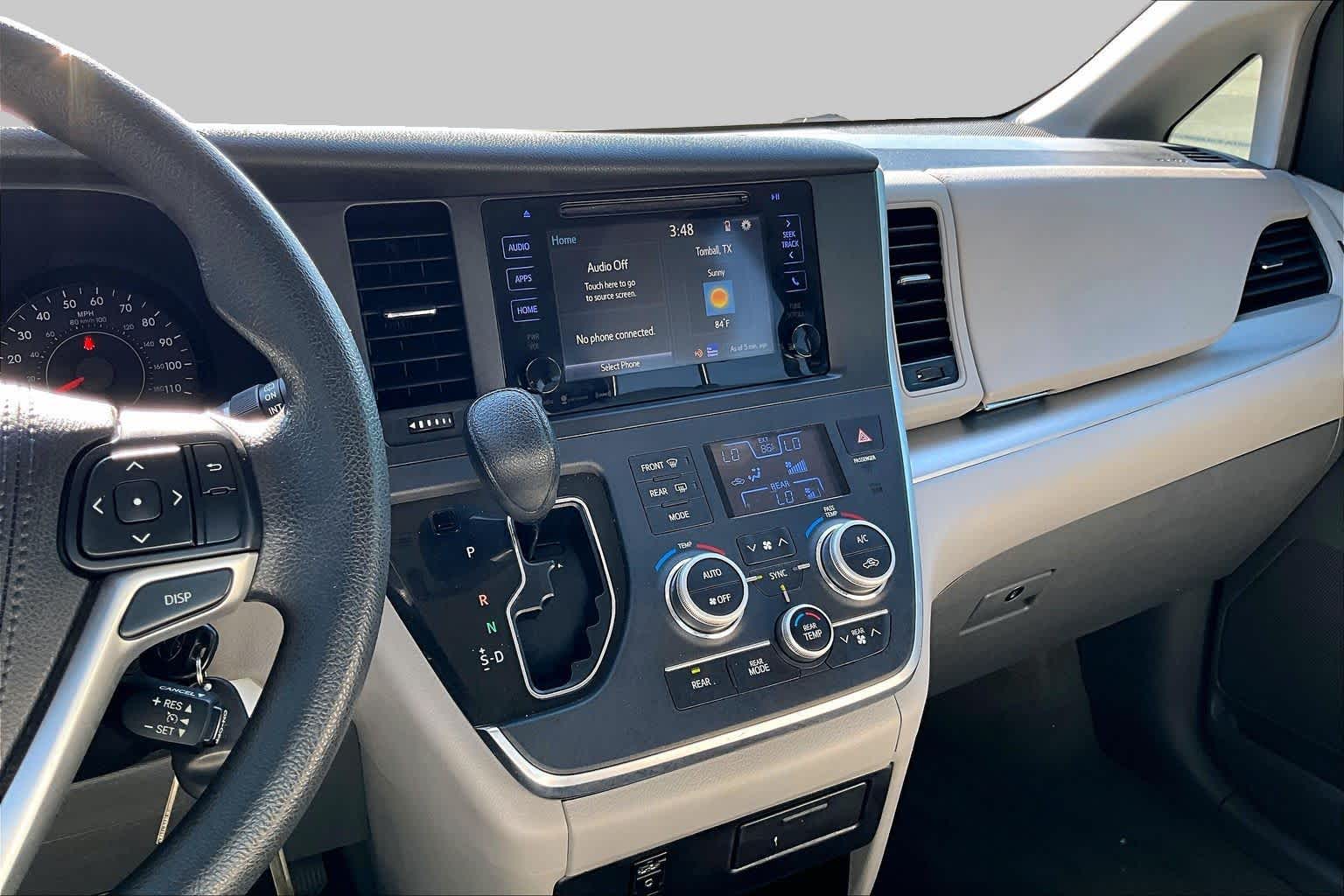 2017 Toyota Sienna photo 6 of 26