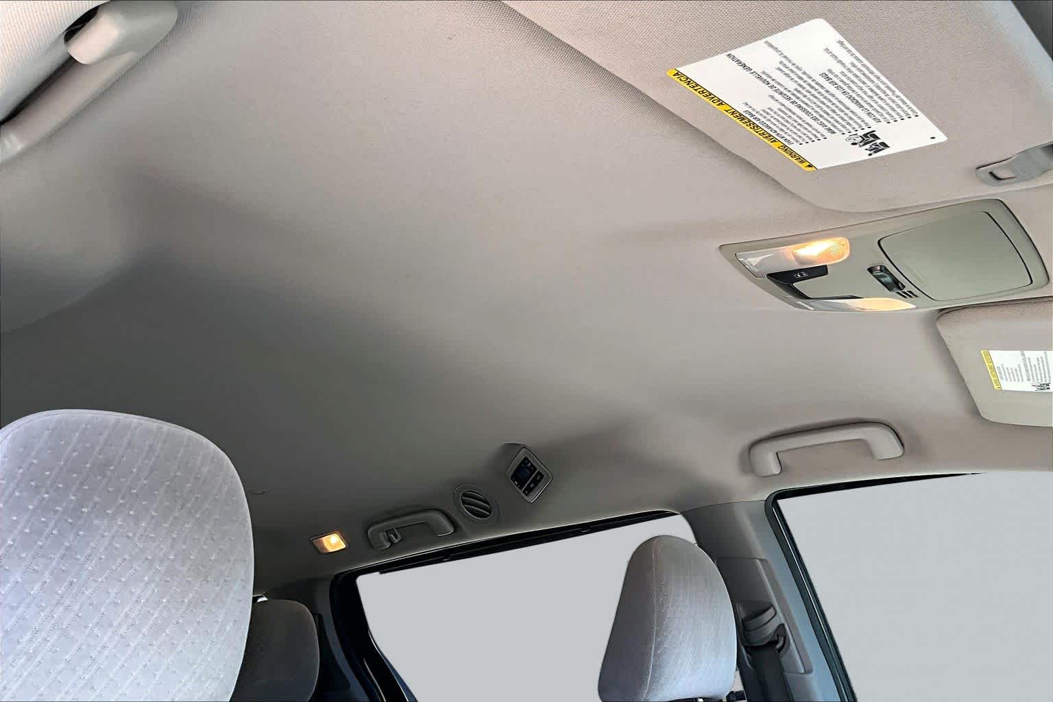 2017 Toyota Sienna photo 12 of 26