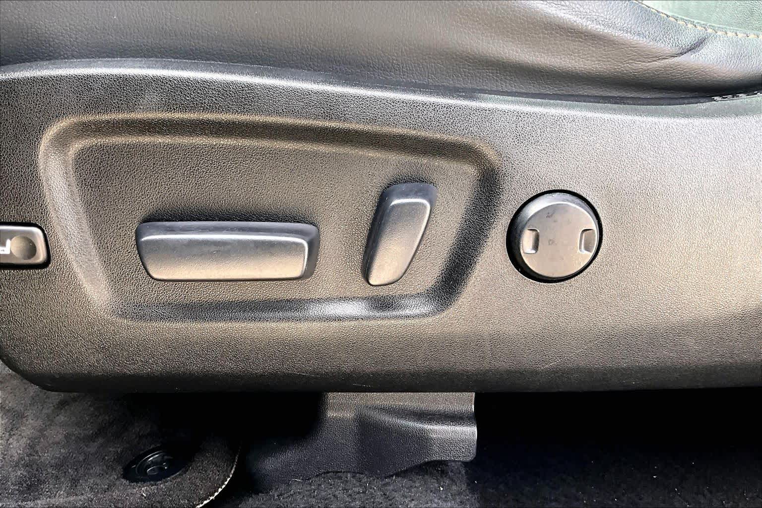 2017 Toyota Highlander photo 29 of 32