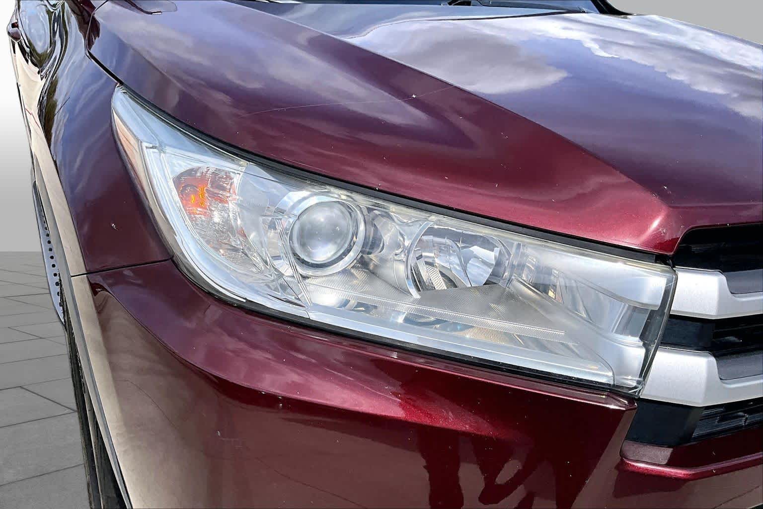 2017 Toyota Highlander photo 26 of 32