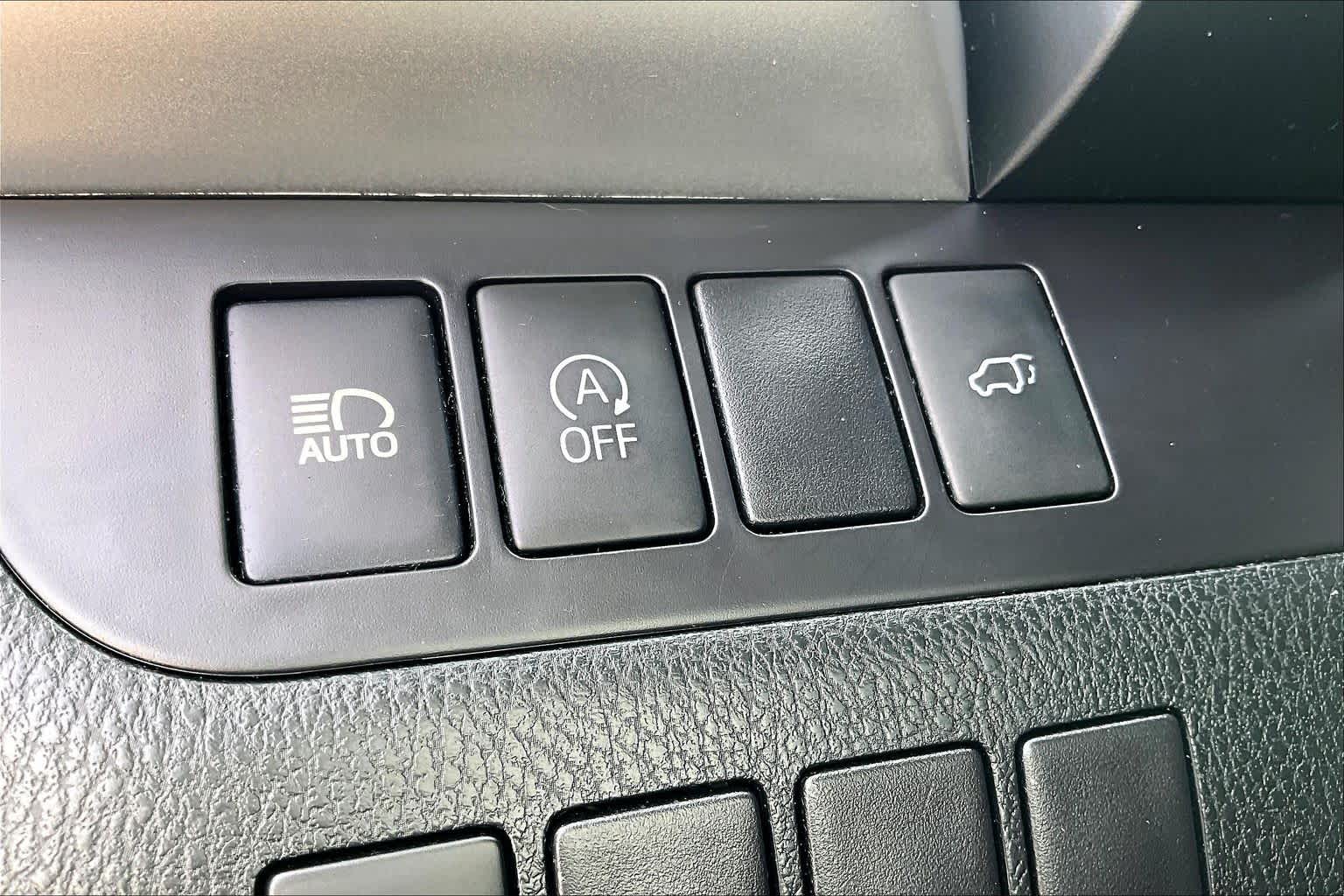 2017 Toyota Highlander photo 31 of 32