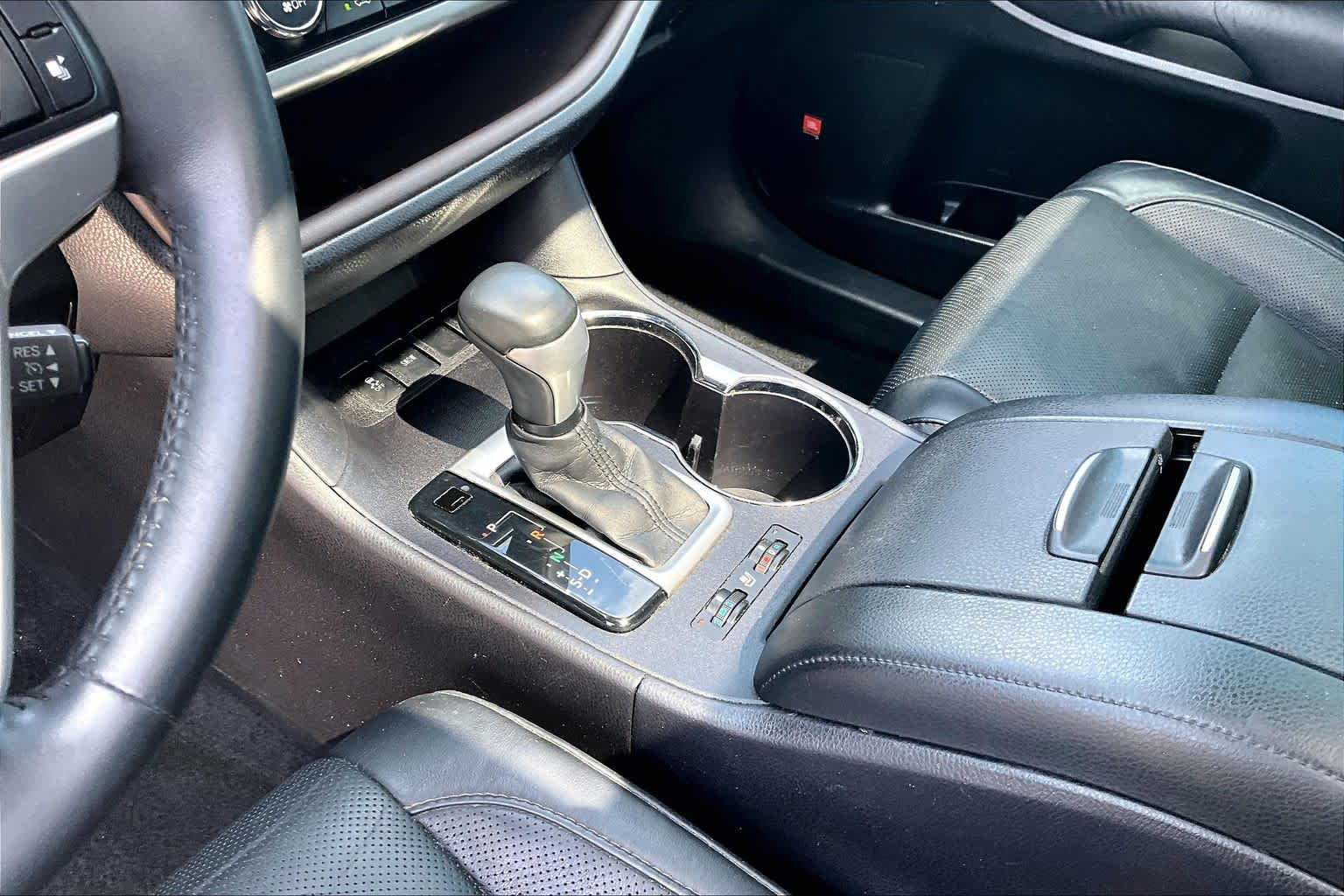 2016 Toyota Highlander Limited Blizzard Pearl at Texan GMC Buick