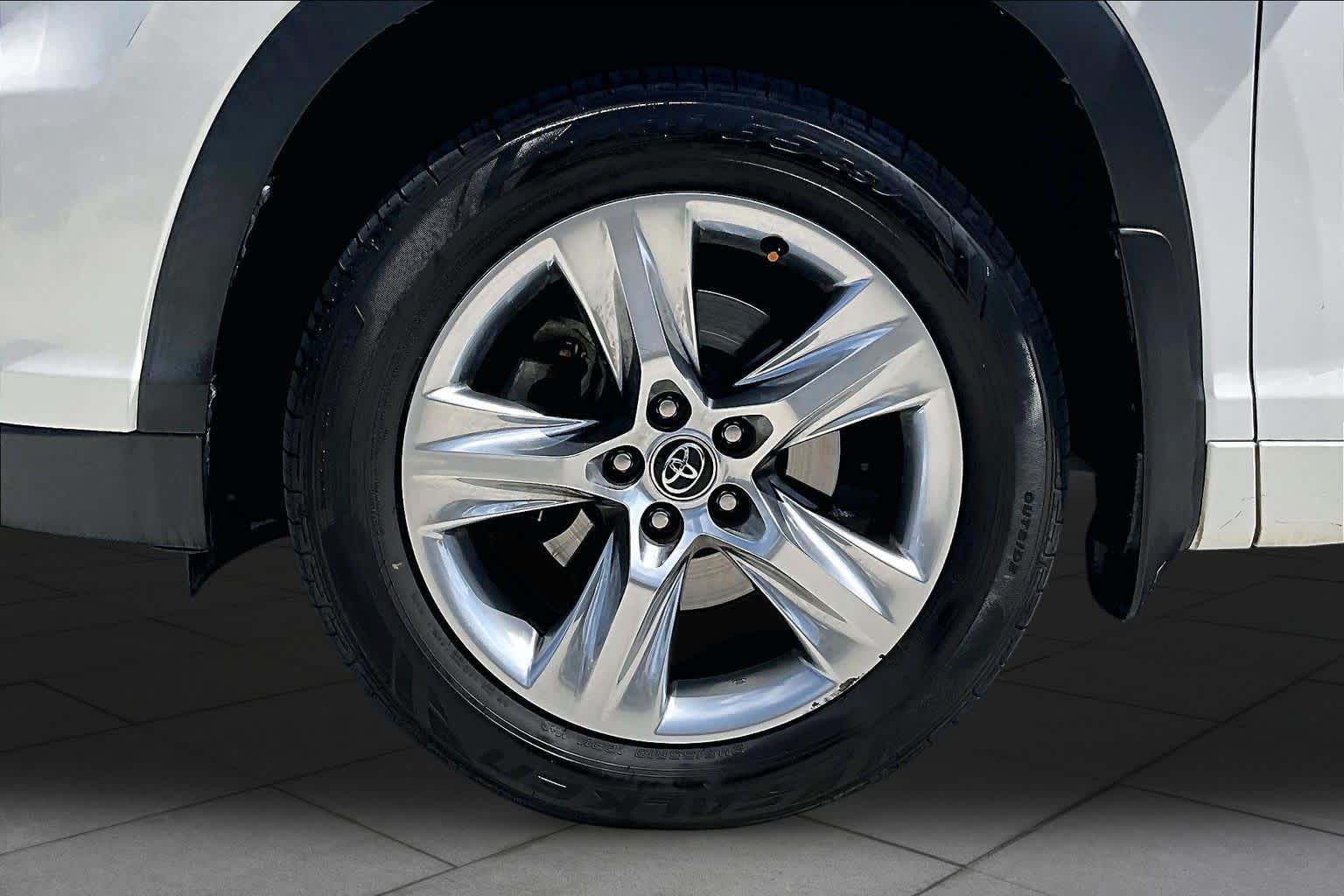 2016 Toyota Highlander Limited Blizzard Pearl at Texan GMC Buick