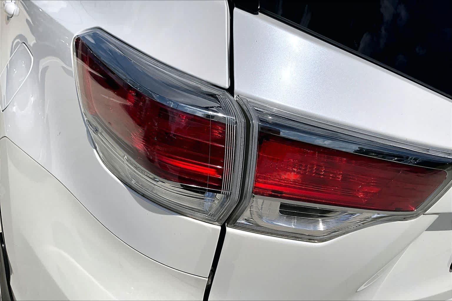 2016 Toyota Highlander Limited Blizzard Pearl at Texan GMC Buick
