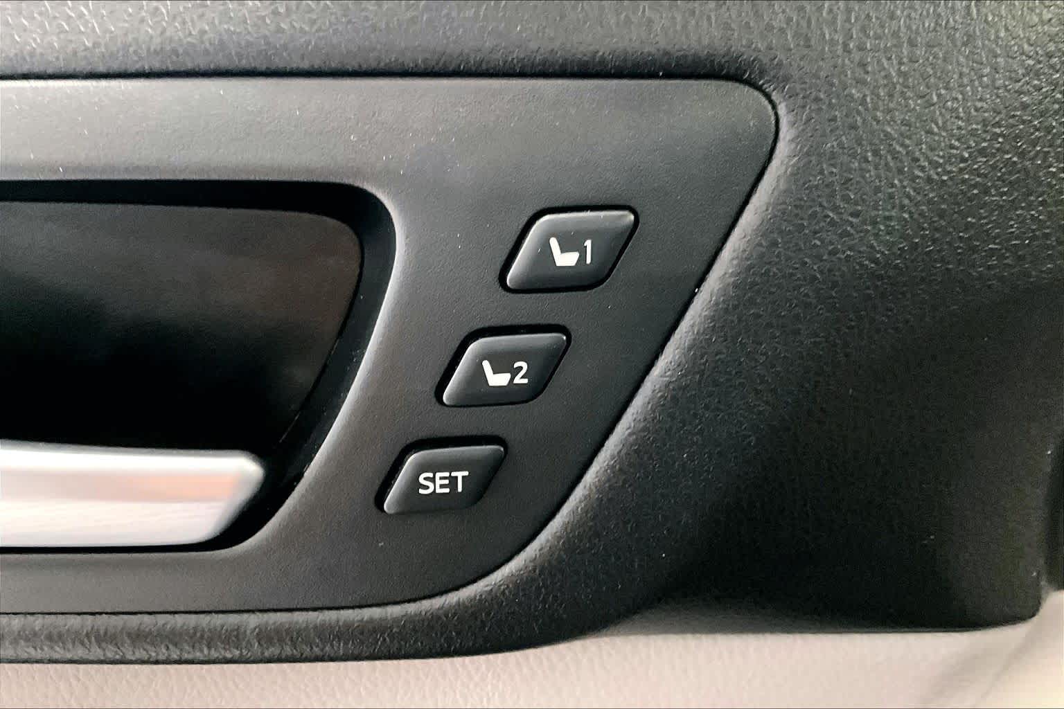 2018 Toyota Highlander Limited Celestial Silver Metallic at Group 1 Toyota Southwest