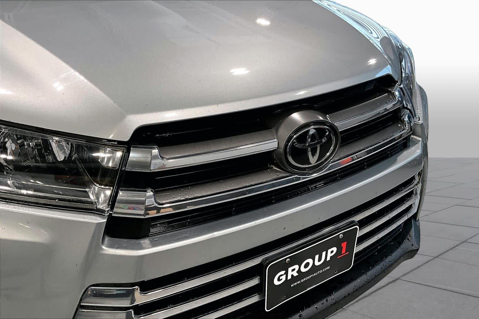 2018 Toyota Highlander Limited Celestial Silver Metallic at Group 1 Toyota Southwest