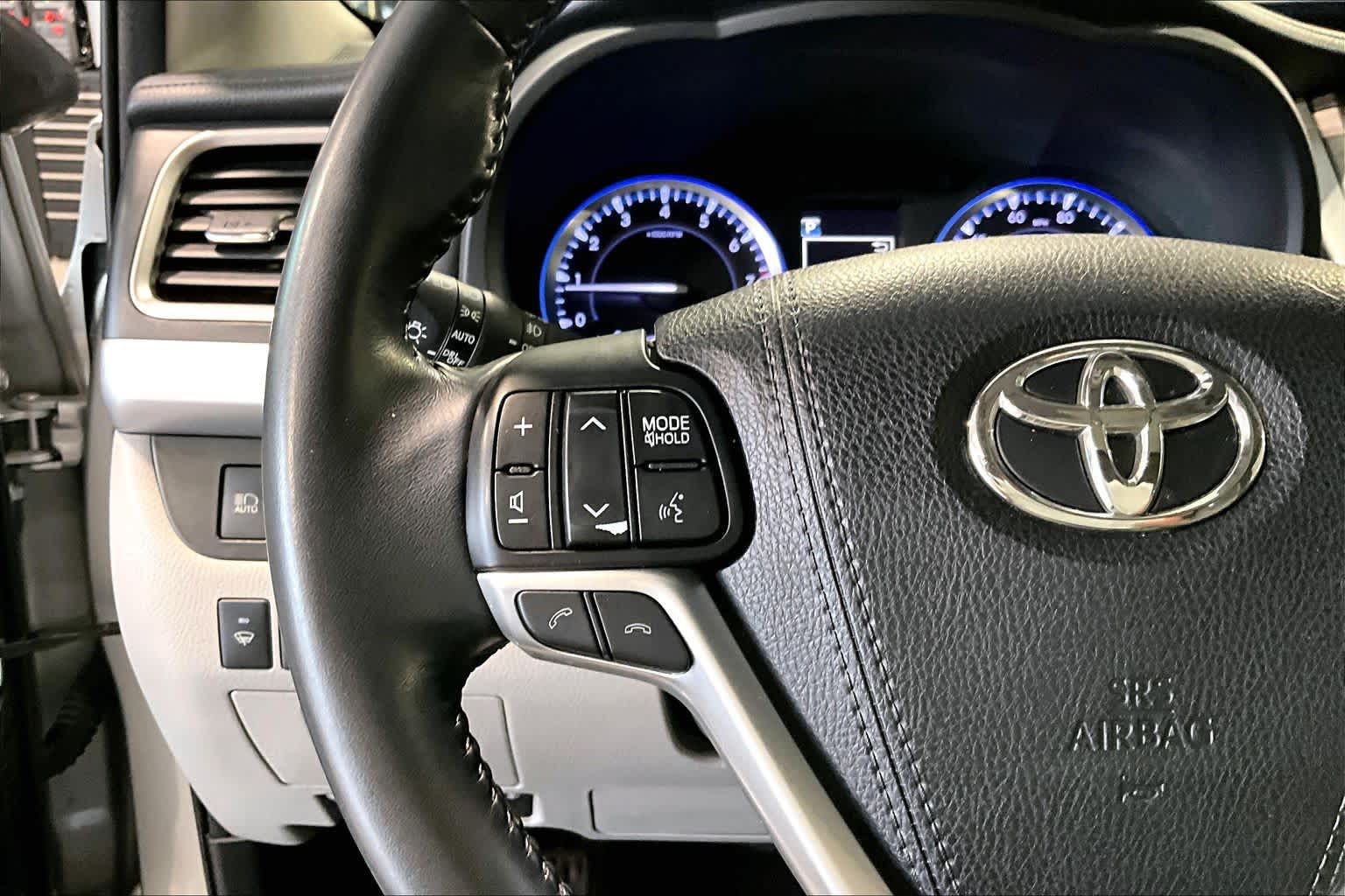 2018 Toyota Highlander Limited Celestial Silver Metallic at Group 1 Toyota Southwest