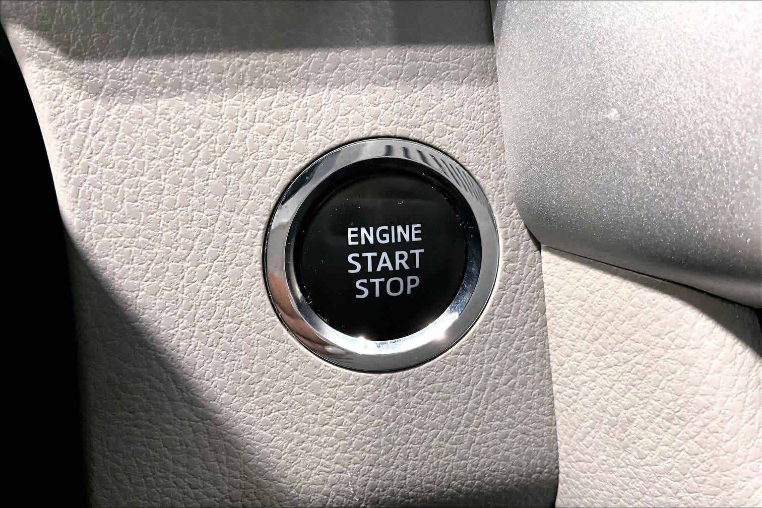 2018 Toyota Highlander Limited Celestial Silver Metallic at Group 1 Toyota Southwest