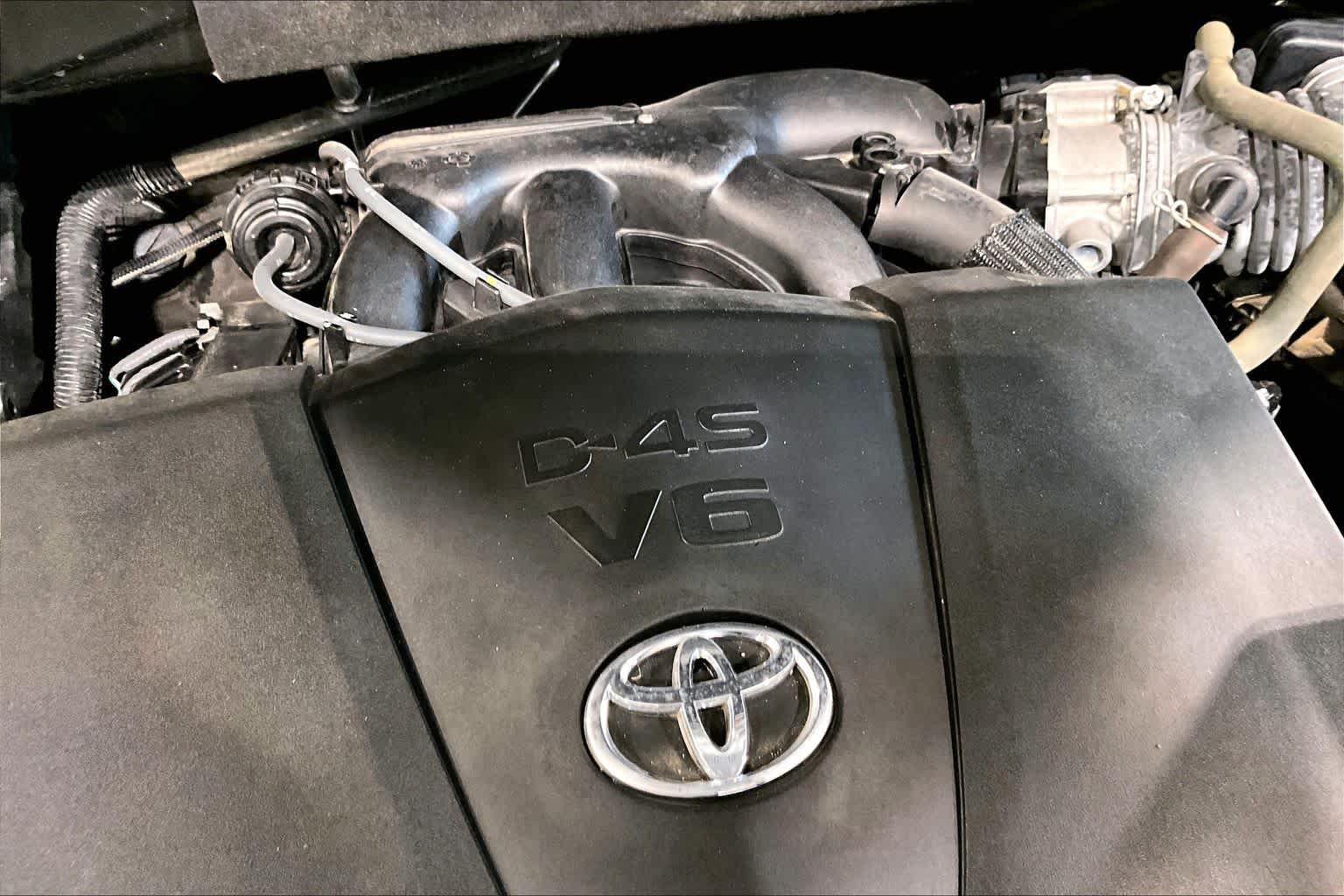 2018 Toyota Highlander Limited Celestial Silver Metallic at Group 1 Toyota Southwest