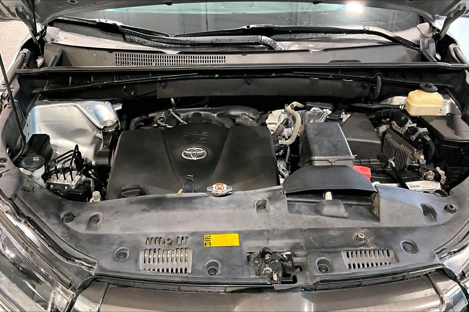 2018 Toyota Highlander Limited Celestial Silver Metallic at Group 1 Toyota Southwest
