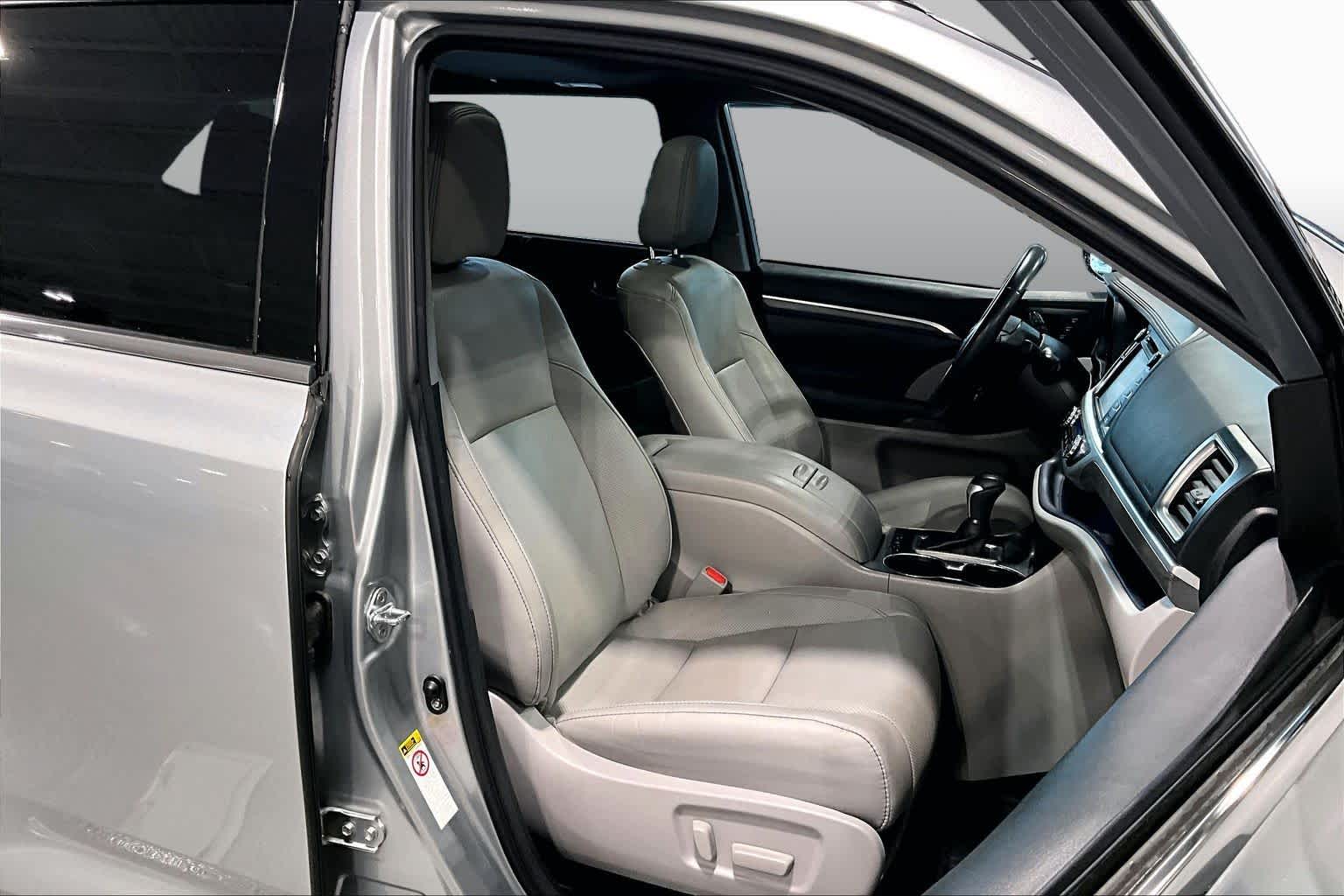 2018 Toyota Highlander Limited Celestial Silver Metallic at Group 1 Toyota Southwest