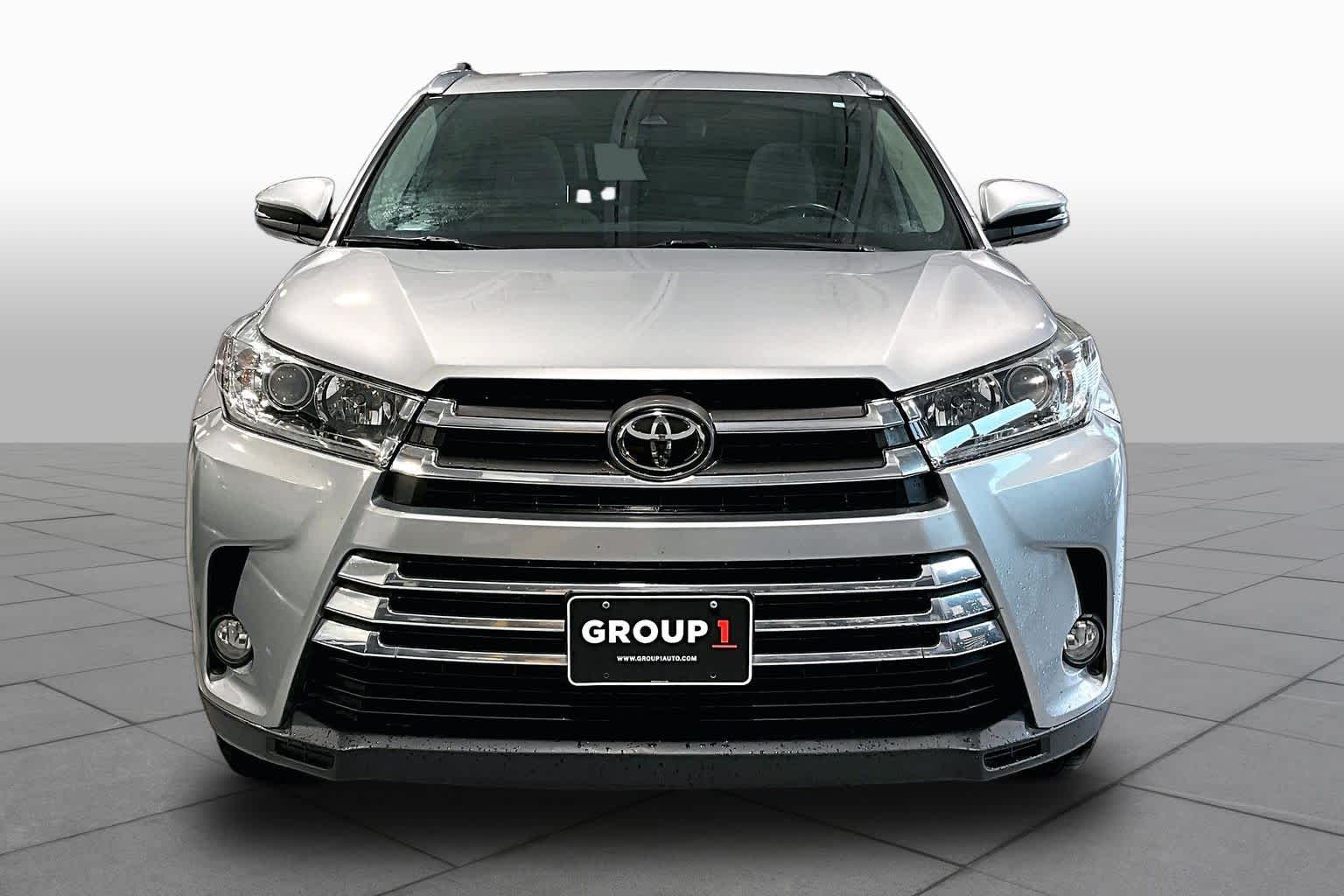 2018 Toyota Highlander Limited Celestial Silver Metallic at Group 1 Toyota Southwest