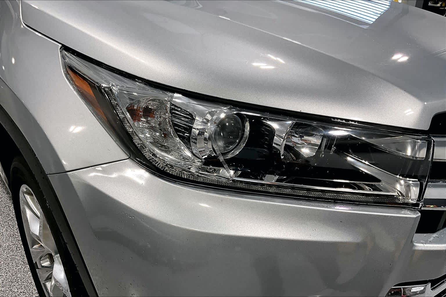 2018 Toyota Highlander Limited Celestial Silver Metallic at Group 1 Toyota Southwest