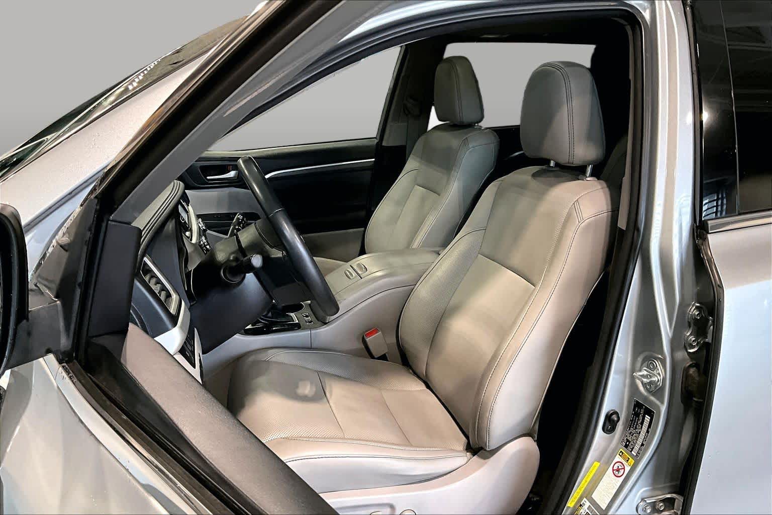 2018 Toyota Highlander Limited Celestial Silver Metallic at Group 1 Toyota Southwest