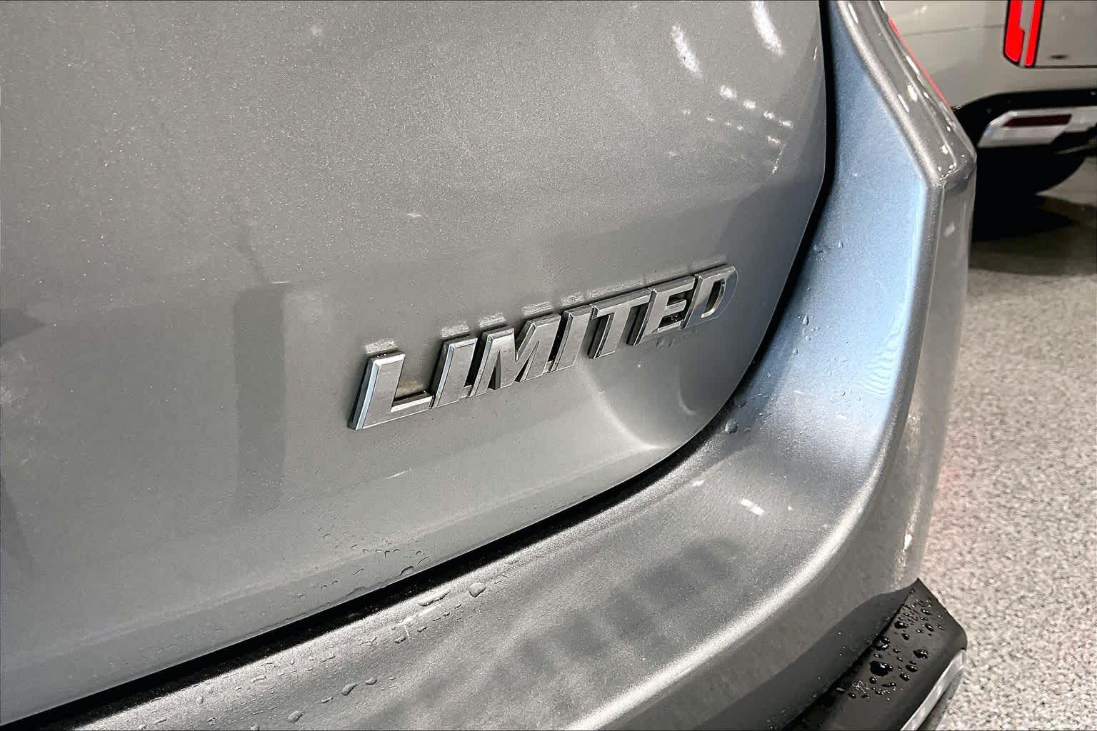 2018 Toyota Highlander Limited Celestial Silver Metallic at Group 1 Toyota Southwest