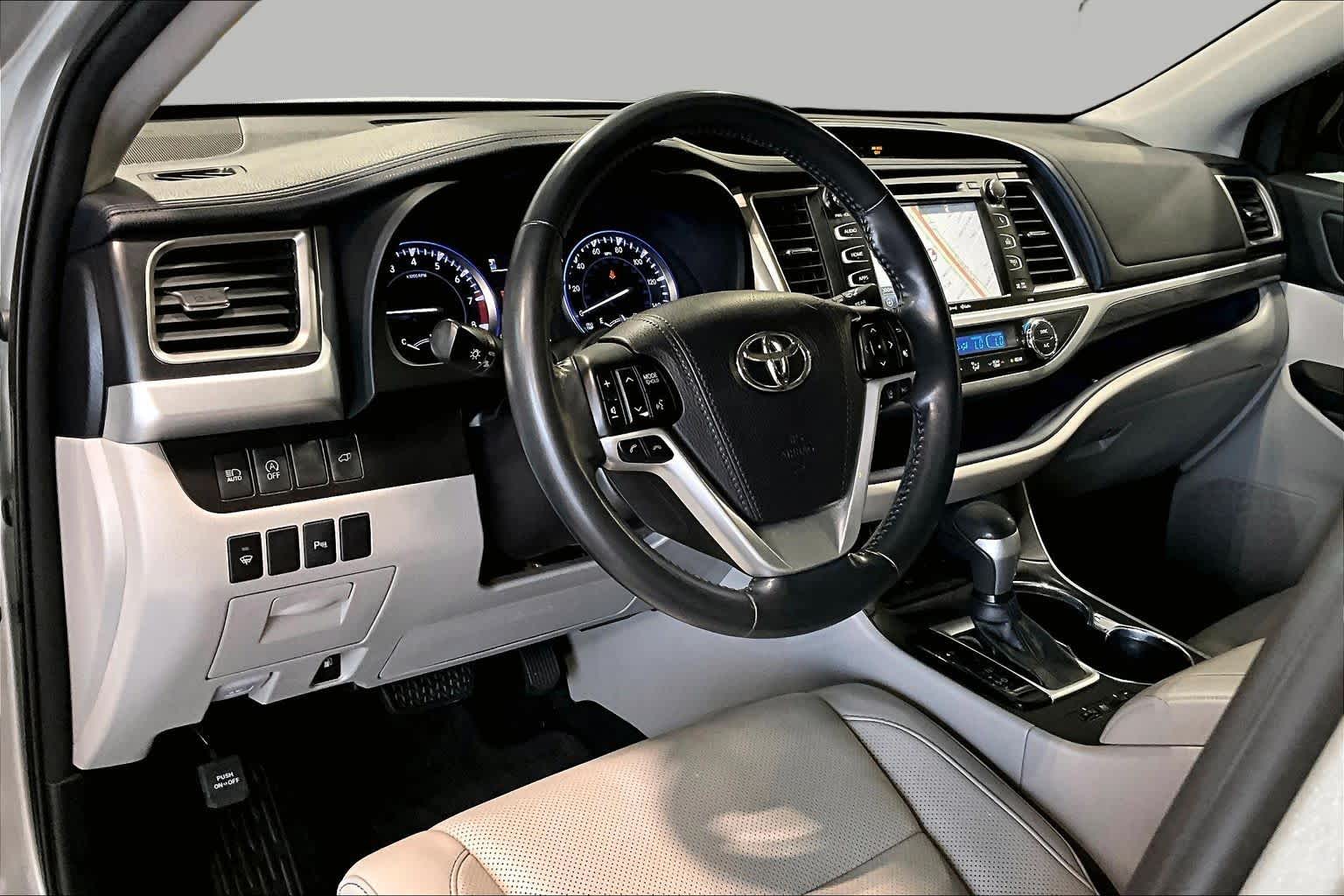 2018 Toyota Highlander Limited Celestial Silver Metallic at Group 1 Toyota Southwest