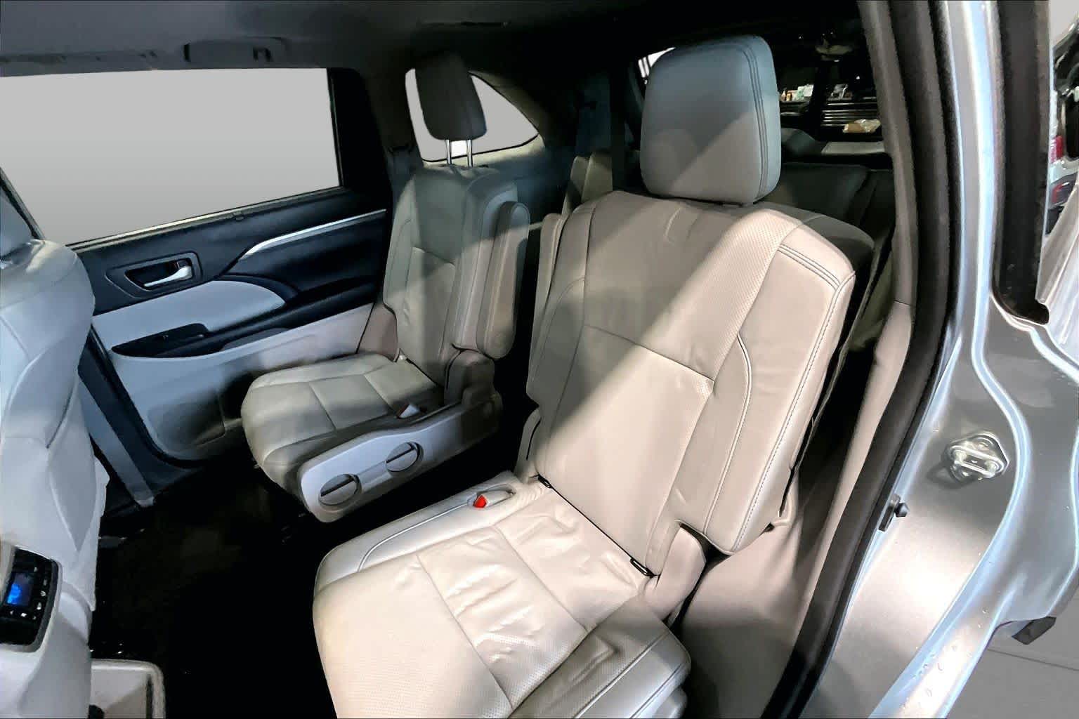 2018 Toyota Highlander Limited Celestial Silver Metallic at Group 1 Toyota Southwest