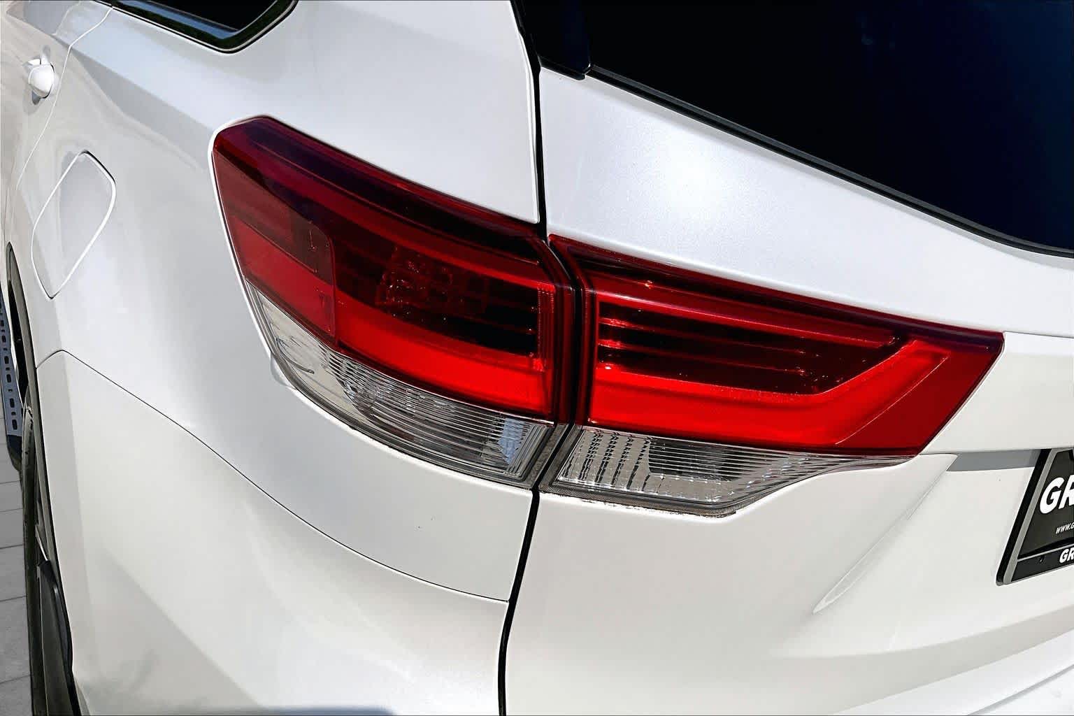 2018 Toyota Highlander LE Blizzard Pearl at AutoNation USA Katy