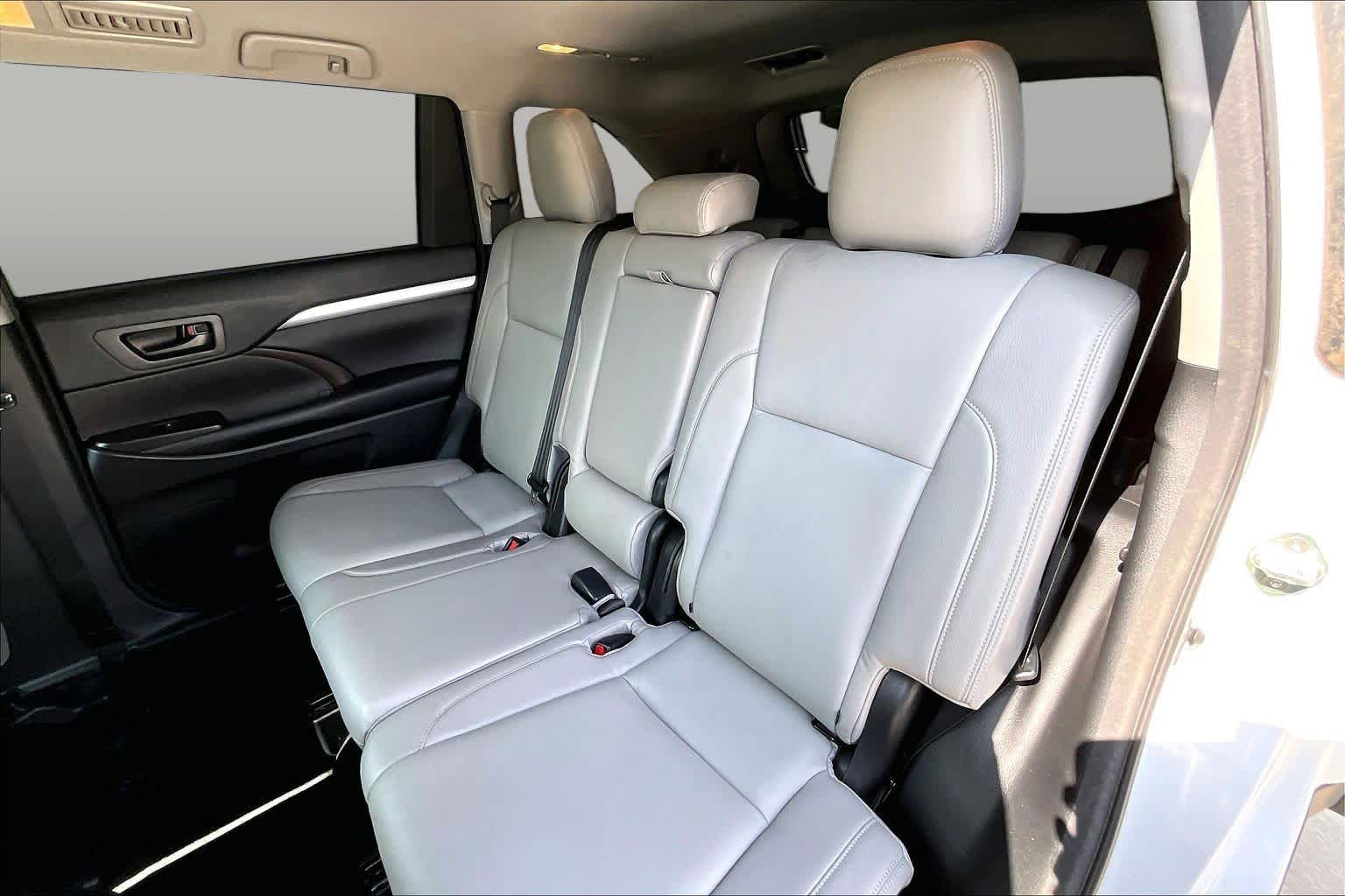 2018 Toyota Highlander LE Blizzard Pearl at AutoNation USA Katy