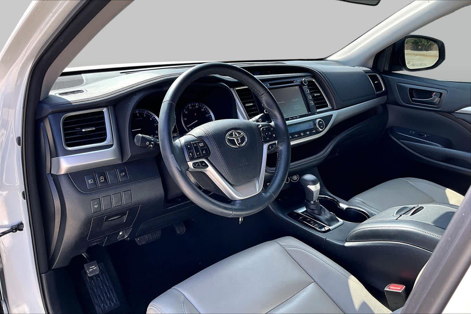 2018 Toyota Highlander LE Blizzard Pearl at AutoNation USA Katy
