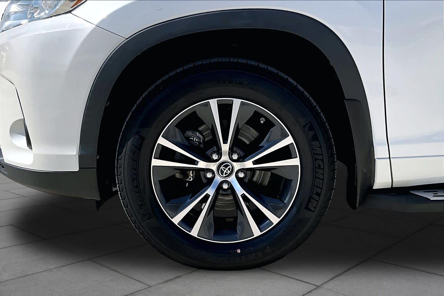 2018 Toyota Highlander LE Blizzard Pearl at AutoNation USA Katy