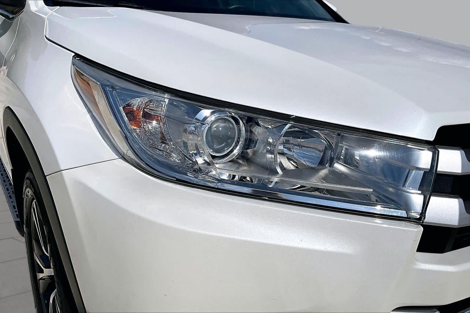 2018 Toyota Highlander LE Blizzard Pearl at AutoNation USA Katy