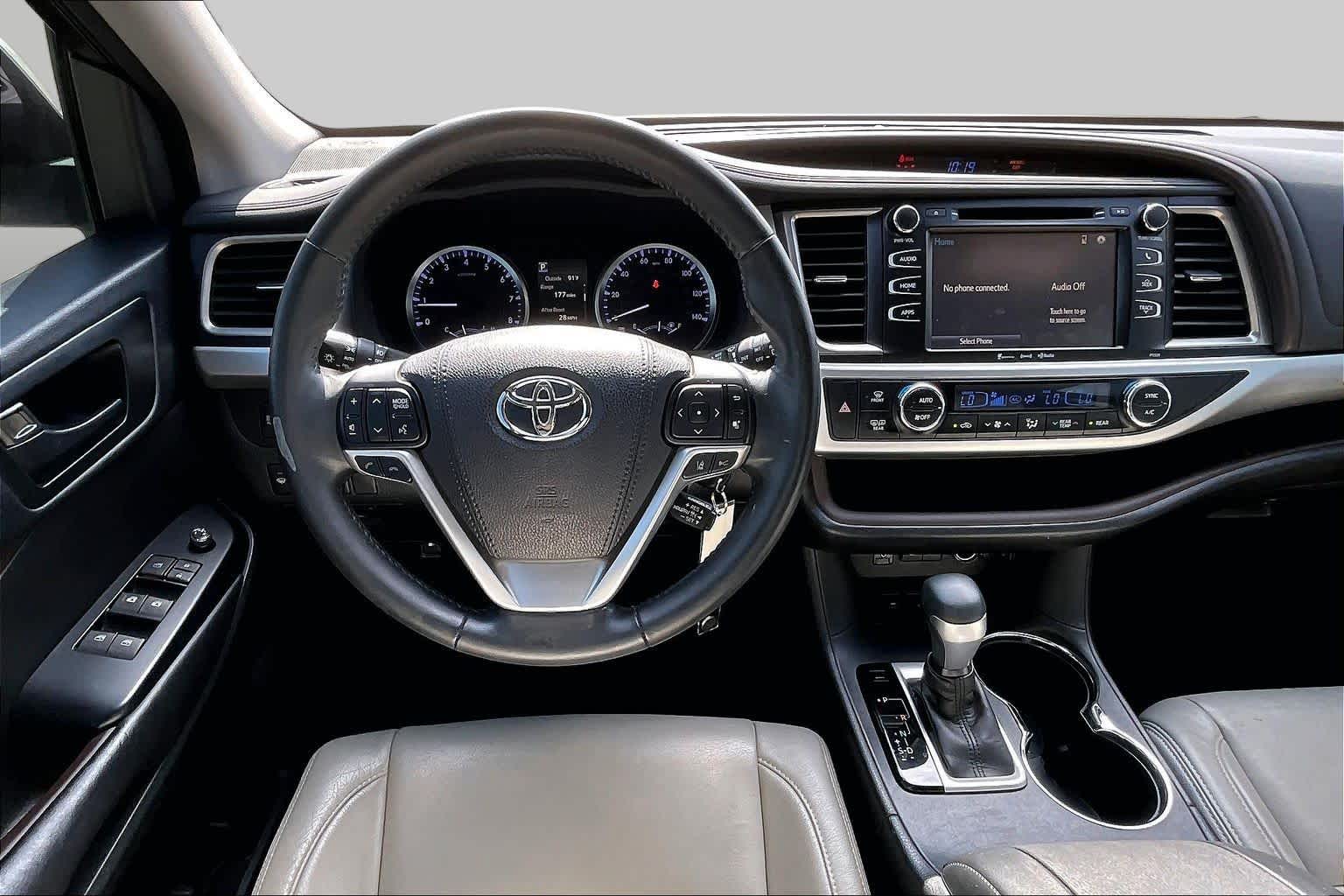 2018 Toyota Highlander LE Blizzard Pearl at AutoNation USA Katy