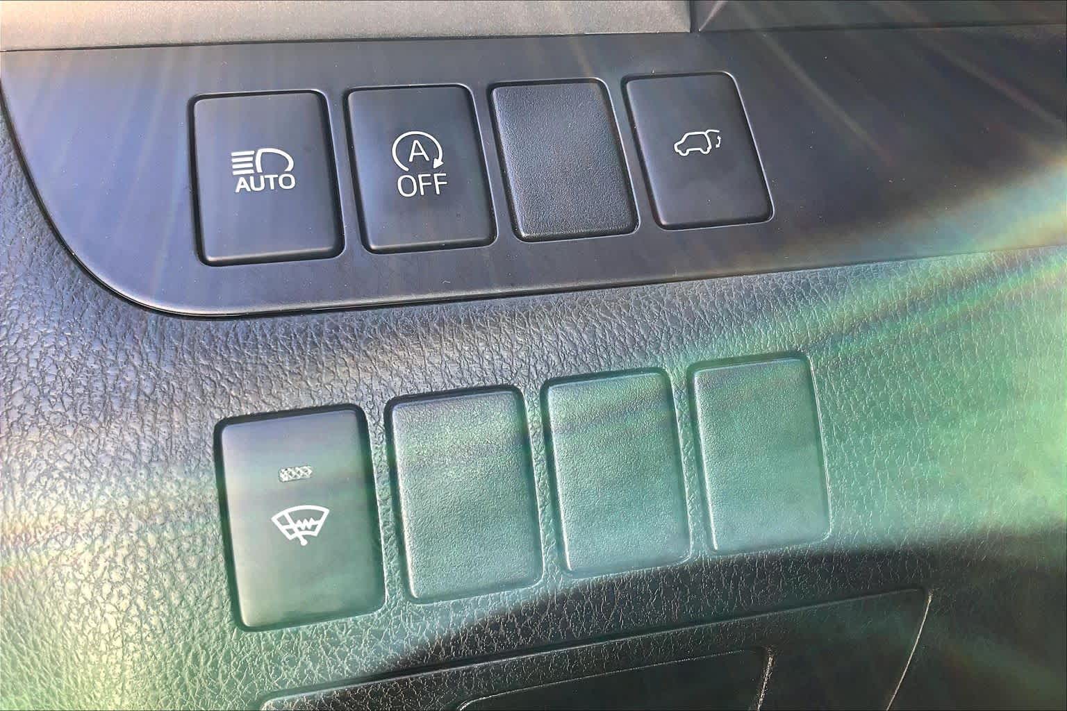 2018 Toyota Highlander LE Blizzard Pearl at AutoNation USA Katy